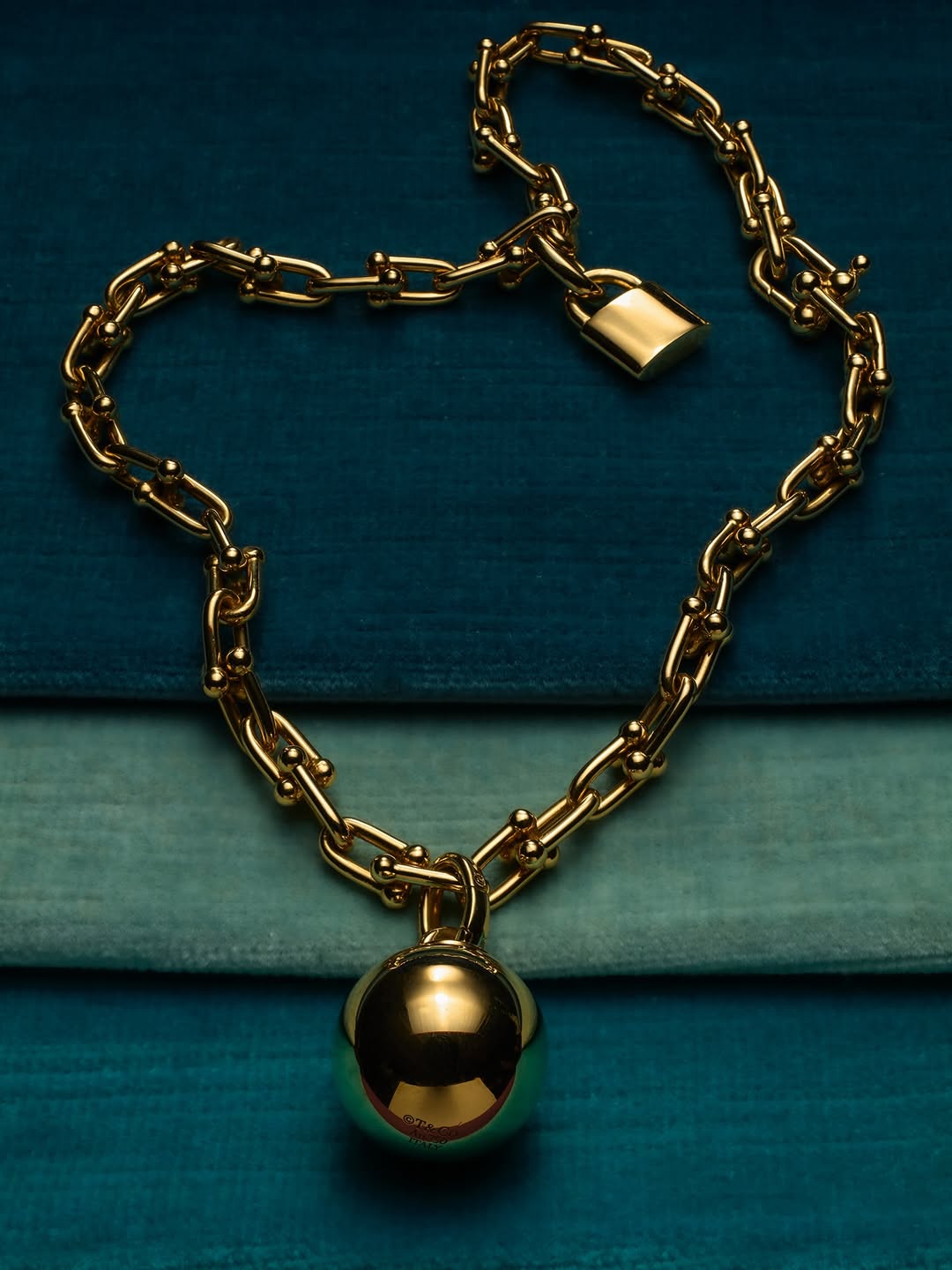 Greg Delves X Harper’s Bazaar Au Jan. 26