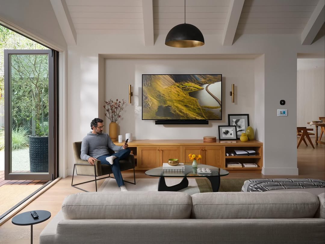 Noah Webb X eero Oct. 25