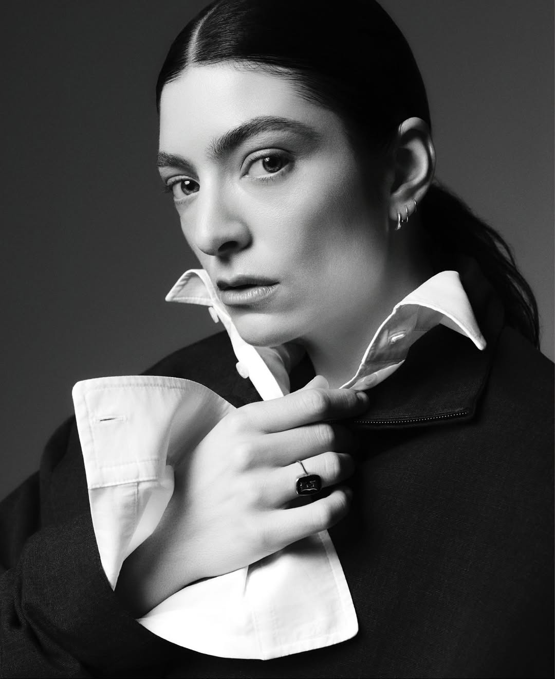 M Le Monde – Lorde intello de la pop @m_magazine

Photographer: @jbtalbourdet
Stylist: @virginiebenarroch
Artistic Direction: @jbtalbourdet
Hair: @mattbenns
Makeup: @maudlaceppe
Nails: @cam.t.artist
Talent: @lorde
Production: @roscoproduction

#MMagazine #RoscoProduction