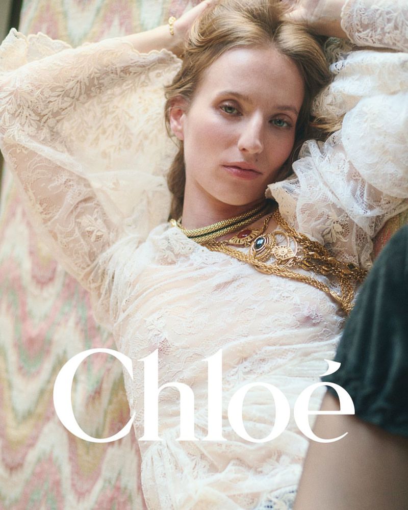 Chloé Fall 25
@chloe

Photographer: @krisztianeder
Stylist: @elodiedavid
Set Designer: @poppybartlettstudio
Hairstylist: @garygillhair
Make up Artist: @karinwesterlundd
Casting Director: @alexiacheval @ashleybrokaw 
Talent: @petrafcollins @everanderson 
Production: @roscoproduction

#chloé #RoscoProduction