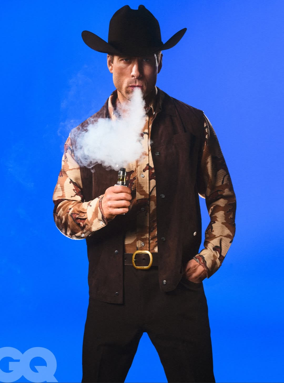 GQ- The state of the american male in 2025 starring @glenpowell
@gq 

Photographer: @blobbybloherty 
Stylist: @tobiasfrericks
Groomer: @larrykinghair
SFX artist: @tildax_x_
Set designer: @joshstovell
Tailor: @fayeeo
Production: @roscoproduction
Post Production: @inkretouch

#GQ #RoscoProduction