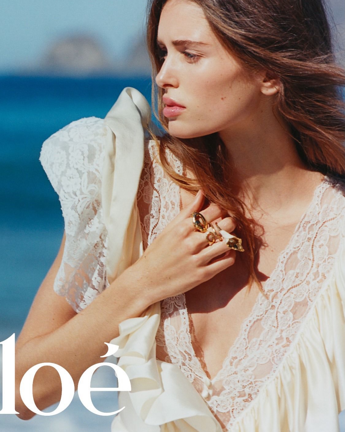 Chloé SS26
@chloe
Photographer: @samrocksamrock
Stylist: @elodiedavid
Hair: @hollismithhead
Makeup: @diane.kendal
Manicurist: @nailsbyemikudo
Set Design: @spencervroomanstudio
Talent: @stella.hanan, @awarodhiang, @jacquilouise__, @juliastegner, @darthnoor, @vanilla_canola
Production: @roscoproduction
#Chloe #RoscoProduction