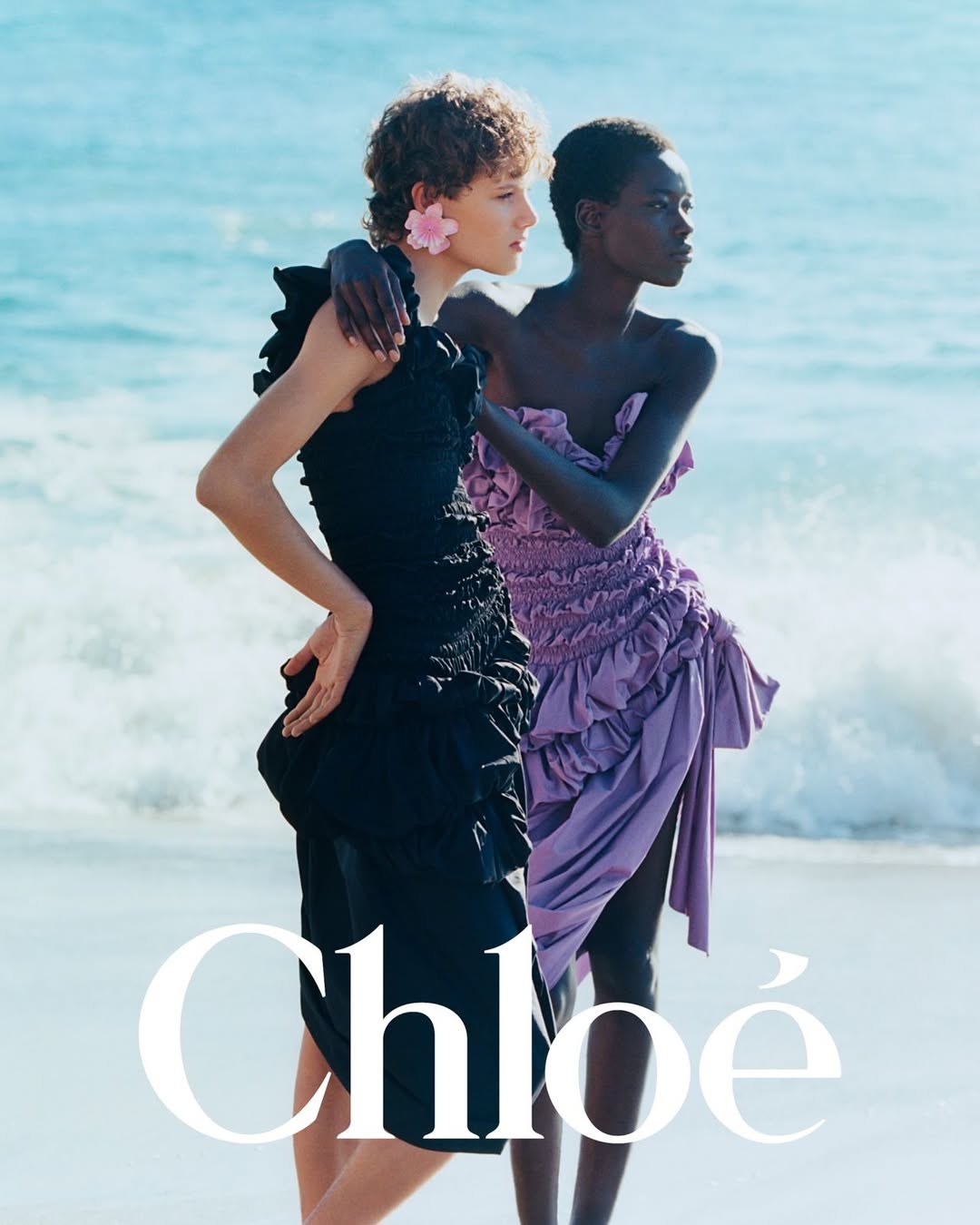 Chloé SS26
@chloe
Photographer: @samrocksamrock
Stylist: @elodiedavid
Hair: @hollismithhead
Makeup: @diane.kendal
Manicurist: @nailsbyemikudo
Set Design: @spencervroomanstudio
Talent: @stella.hanan, @awarodhiang, @jacquilouise__, @juliastegner, @darthnoor, @vanilla_canola
Production: @roscoproduction
#Chloe #RoscoProduction