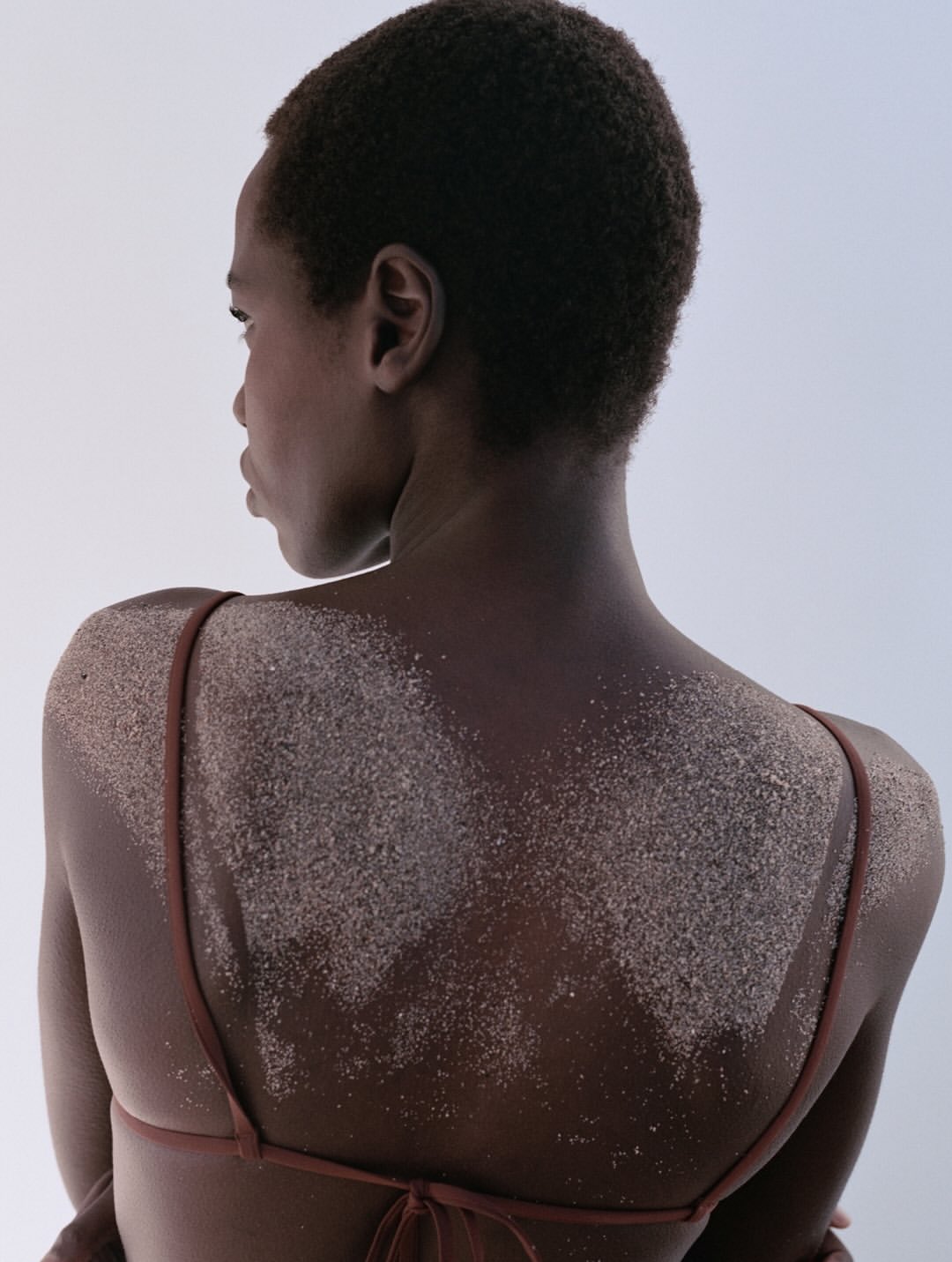 H&M Summer 26
@hm
Creative Direction: @lolitajacobs @jbtalbourdet @ljbtnstudio
Photographer: @drewvickers
Director: @massimiliano_bomba
Director of Photography: @maximilianpittner
Stylist: @emmanuellealt
Hair: @damienboissinothair
Makeup: @markcarrasquillo
Manicure: @nailsbyemikudo
Set Design: @jabezbartlett
Talent: @angelinakendall_ @mona_tougaard @awarodhiang
Production: @roscoproduction
#HM #RoscoProduction