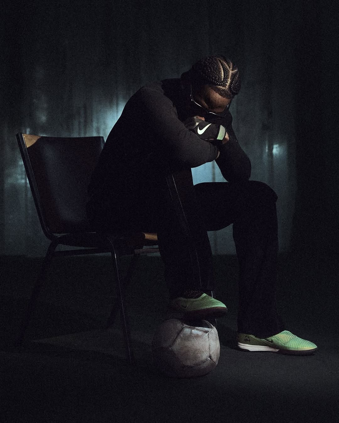 Nike x Cactus Jack
@nikefootball @travisscott @cactusjack
Photographer: @nad_1n3
Director: @caobingdongmani
Director of Photography: @kubsssssssss
Stylist: @perirosenzweig
TS Braider: @korynnnnnn
TS Barber: @marcusph333
TS Groomer: @merrellhollis
Groomer: @dindihojah
Set Design: @tom____schneider
Stunt Coordinator: @itsbryanmccoy
SFX Supervisor: r_a_specialeffects
Movement Director: @jerome__ab
Sports Tech: @gillymontoya
Editor: @caobingdongmani
Colorist: @jacktashdjian
Score, Sound Design and Mix: @c.a.v.e
Production: @roscoproduction
#Nike #CactusJack