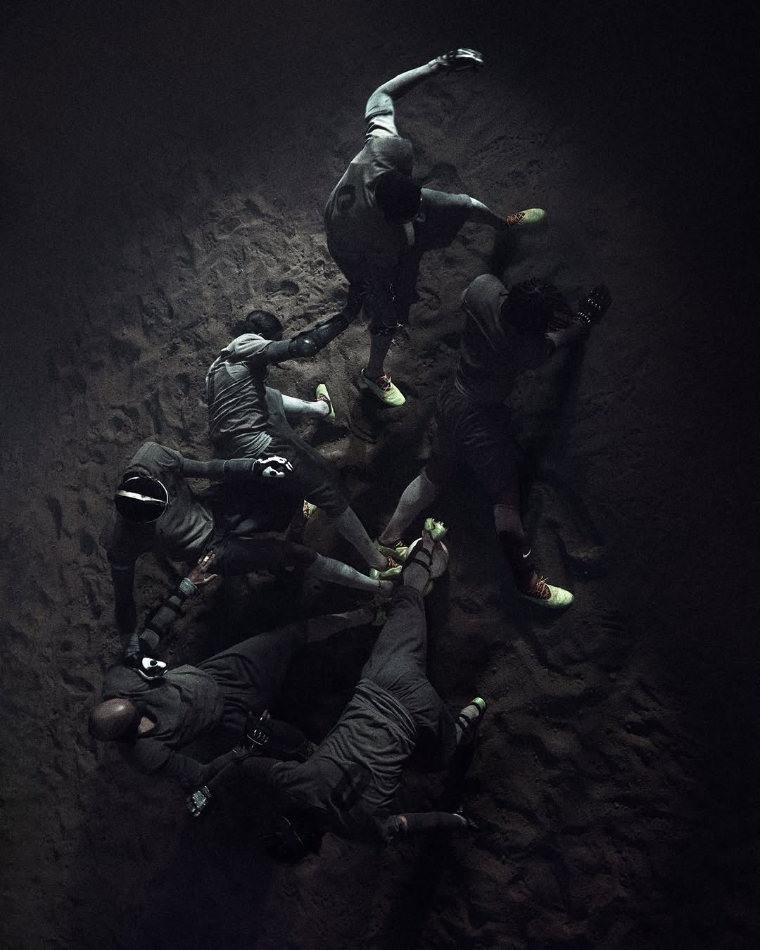 Nike x Cactus Jack
@nikefootball @travisscott @cactusjack
Photographer: @nad_1n3
Director: @caobingdongmani
Director of Photography: @kubsssssssss
Stylist: @perirosenzweig
TS Braider: @korynnnnnn
TS Barber: @marcusph333
TS Groomer: @merrellhollis
Groomer: @dindihojah
Set Design: @tom____schneider
Stunt Coordinator: @itsbryanmccoy
SFX Supervisor: r_a_specialeffects
Movement Director: @jerome__ab
Sports Tech: @gillymontoya
Editor: @caobingdongmani
Colorist: @jacktashdjian
Score, Sound Design and Mix: @c.a.v.e
Production: @roscoproduction
#Nike #CactusJack