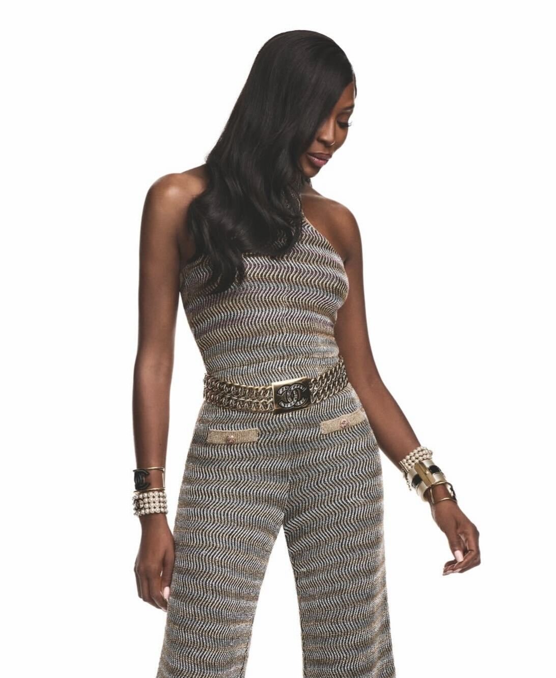 @naomi for @madamefigarofr by @josephdegbadjo 

agent : @schierkeartists 
creative directors : @gwenola_couedel_mad & @paola.genone 
make-up artist : @paintedbyesther 
hair stylist : @kirilvasilev 
manicurist : @hubertecesarion 

Service provided :
Plateau A at Studio Astre 
EQ

#rouchonparis #studioastre #madamefigaro #naomicampbell #josephdegbadjo