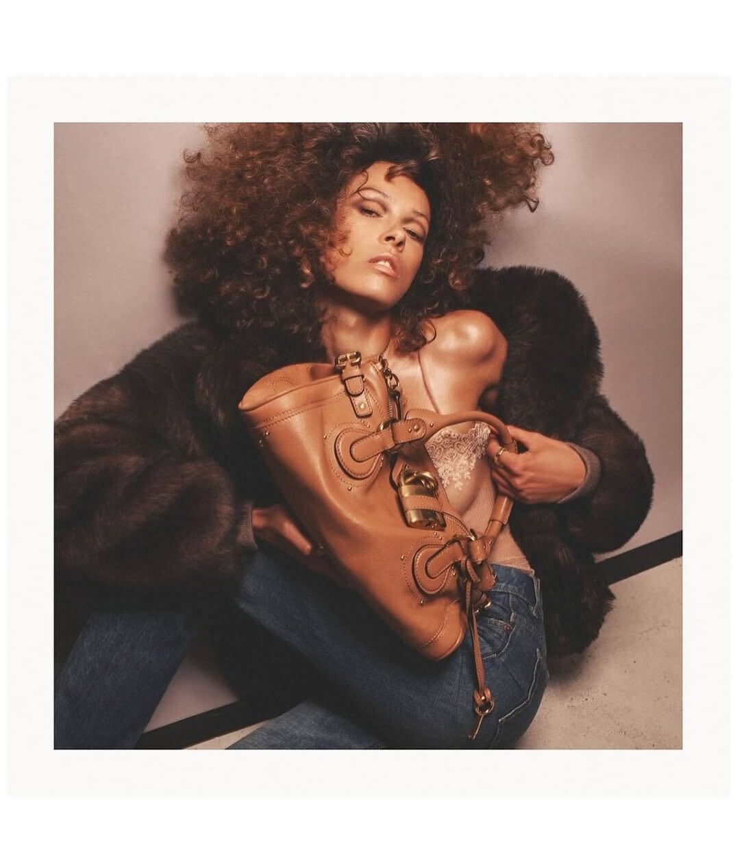 @aimeelouwood, @jacquilouise__ and Prinnie Stott for @chloe by @davidsimsofficial

agent : @artpartner
production : @erinfeeproductions
creative director : @chemena
set designer : @poppybartlettstudio
stylist : @elodiedavid
make-up artist : @yad1m
hair stylist : @paulhanlonhair
manicurist : @nailsbysylvievacca

Service provided :
Plateau A and B at Studio Astre
EQ

#rouchonparis #studioastre #chloé #chloepaddington #aimeelouwood #jacquilouise #prinniestott #davidsims