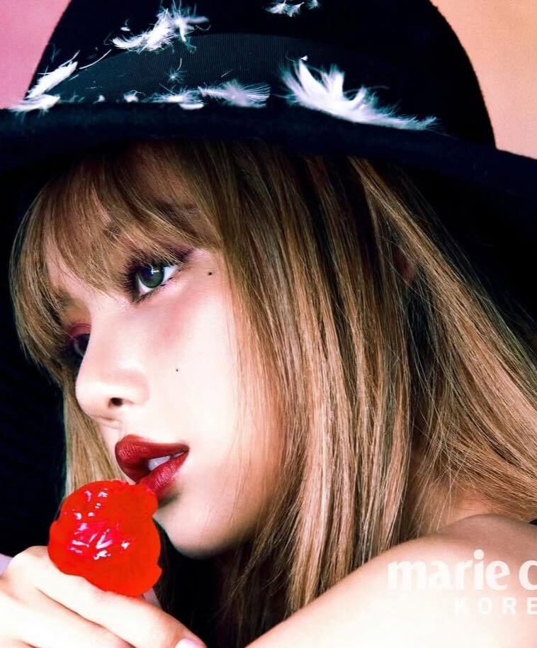 Shoot for @marieclairekorea

Model: @lalalalisa_m
Exécutive Producer: @sashajpark 
Main producer: Sheena Park
Beauty Editor: 김상은
Photographer: @narangchoi
Celebrity Visual Director: @youjinfilm
Makeup: @tikitaka_official_
Hair: @sunyoung_world
Stylist: @nanist
Local Producer: @marine.deve

November 2025
Service provided :
at studio Rouchon - Big One 
EQ