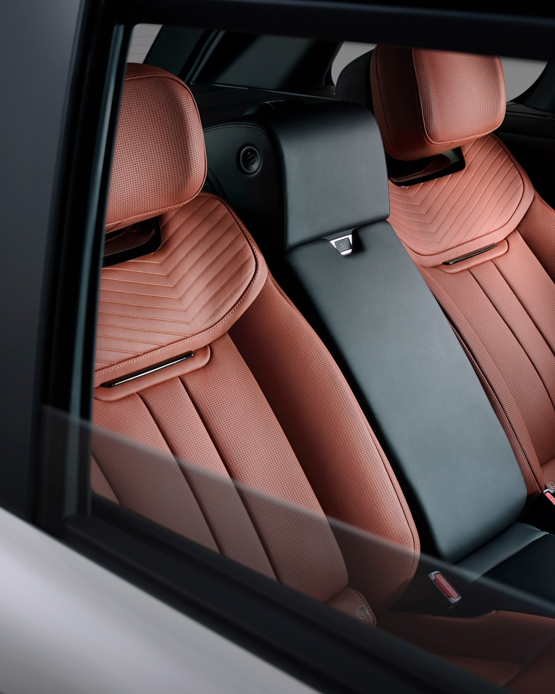 Land Rover |  Apr. 23