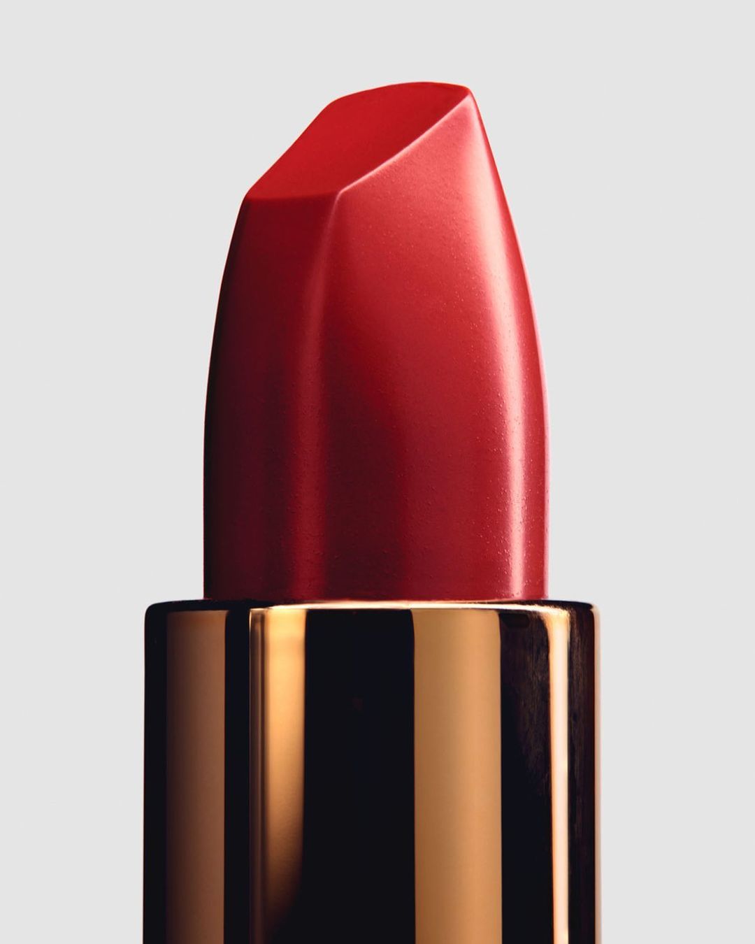 Hourglass Cosmetics |  Mar. 23