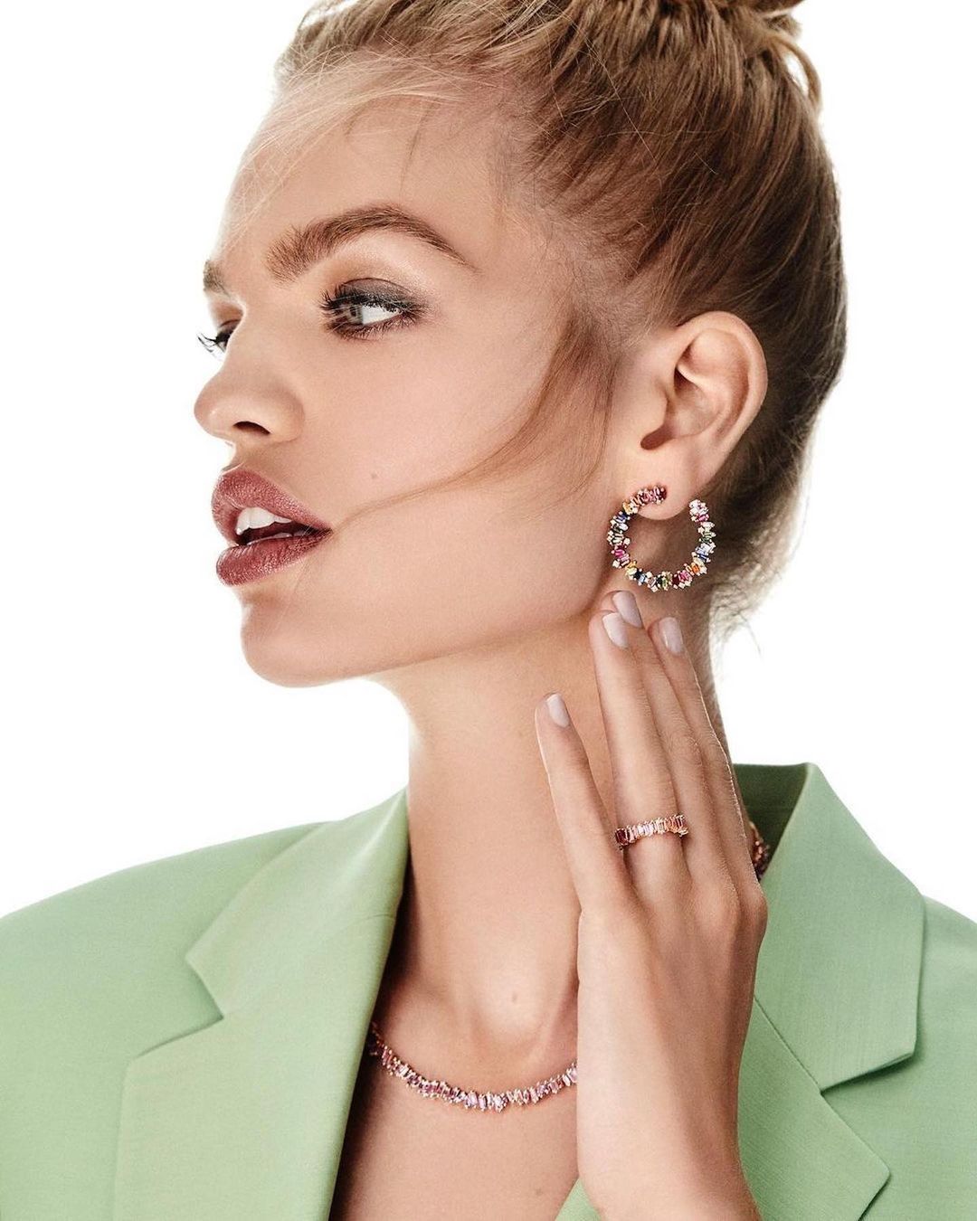 Material Good |  Apr. 22