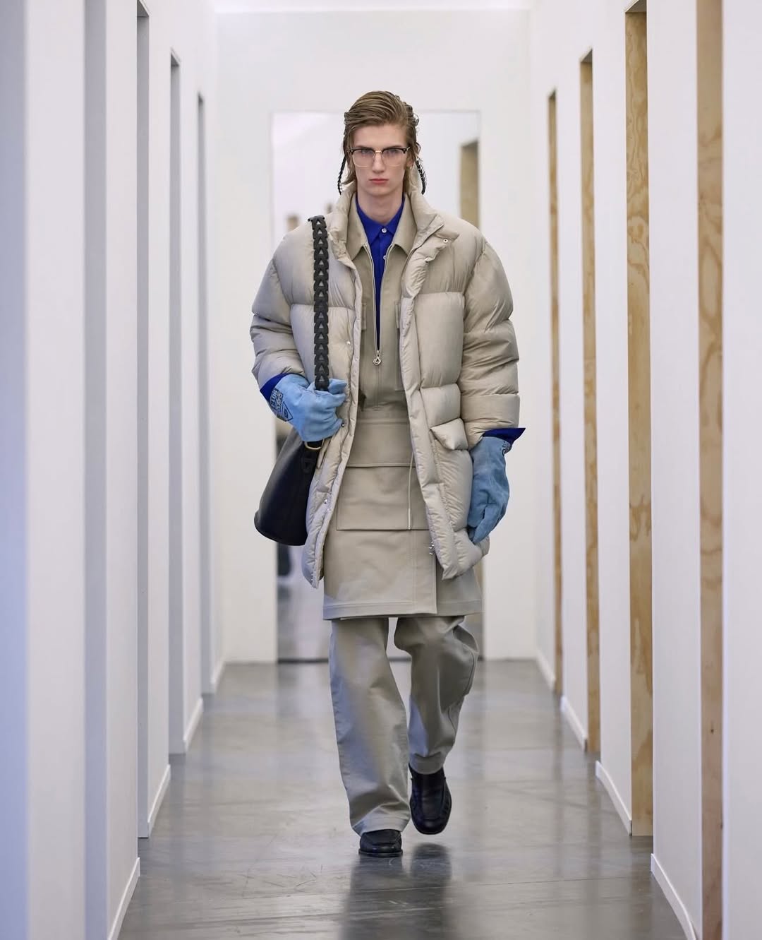 @solidhomme AW26 DUAL SHIFT
Styling: @reed_danny
Art Directing: @fosburyarchitecture
Photo: @lucatombolini
Casting: @shelleydurkancasting
Casting production: @simonericcomi @jamesmcoyne @alexisnegrin
Hair: @franziskapresche
Makeup: @minkimmakeup
Production: @withoutproduction
Music: @simonmparris