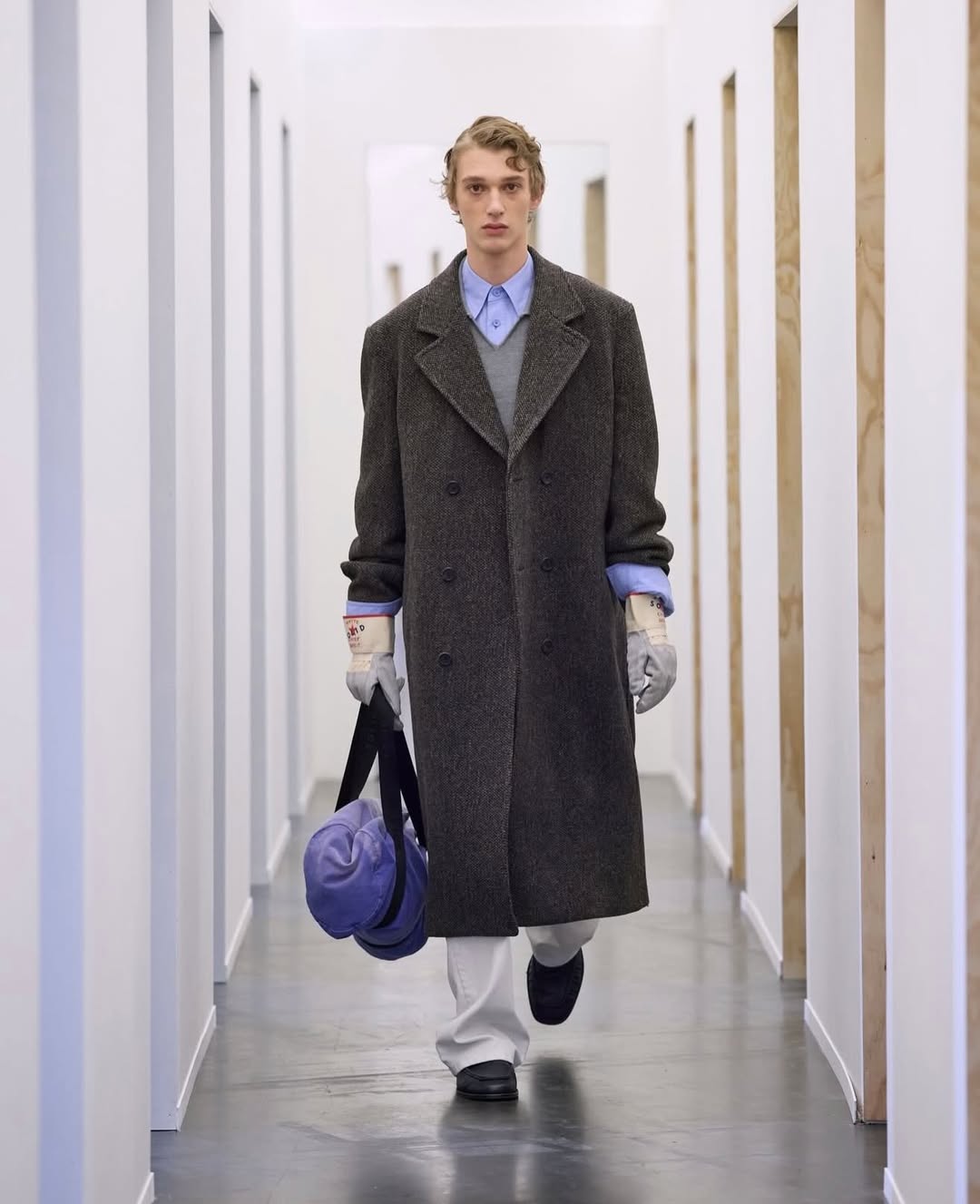 @solidhomme AW26 DUAL SHIFT

Styling: @reed_danny
Art Directing: @fosburyarchitecture
Photo: @lucatombolini
Casting: @shelleydurkancasting
Casting production: @simonericcomi @jamesmcoyne @alexisnegrin 
Hair: @franziskapresche
Makeup: @minkimmakeup
Production: @withoutproduction 
Music: @simonmparris