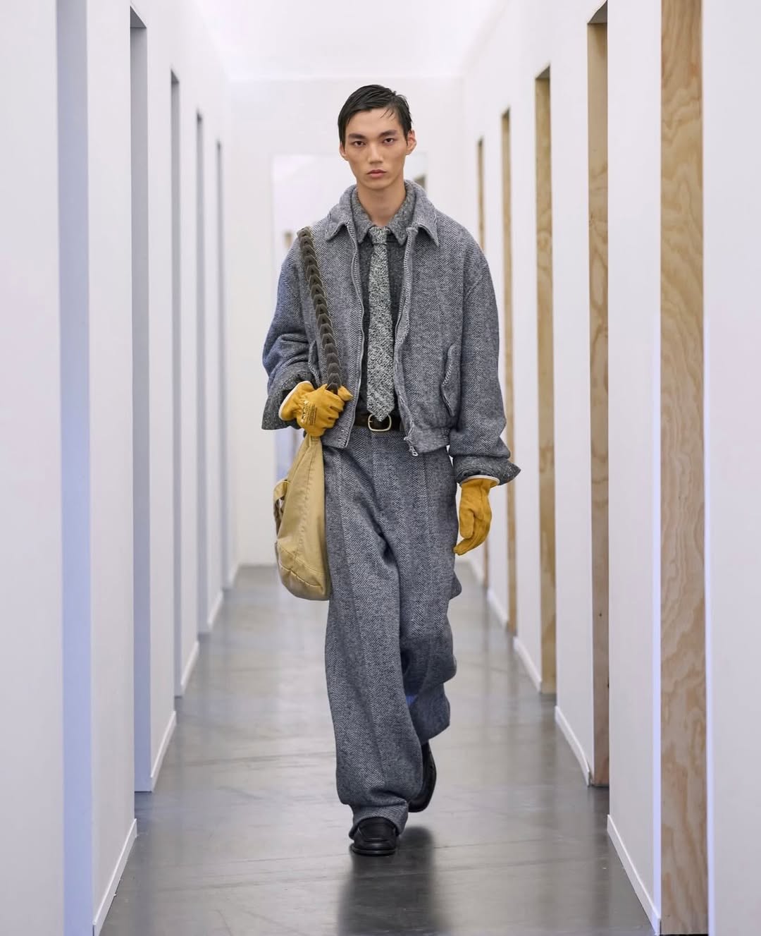 @solidhomme AW26 DUAL SHIFT

Styling: @reed_danny
Art Directing: @fosburyarchitecture
Photo: @lucatombolini
Casting: @shelleydurkancasting
Casting production: @simonericcomi @jamesmcoyne @alexisnegrin 
Hair: @franziskapresche
Makeup: @minkimmakeup
Production: @withoutproduction 
Music: @simonmparris