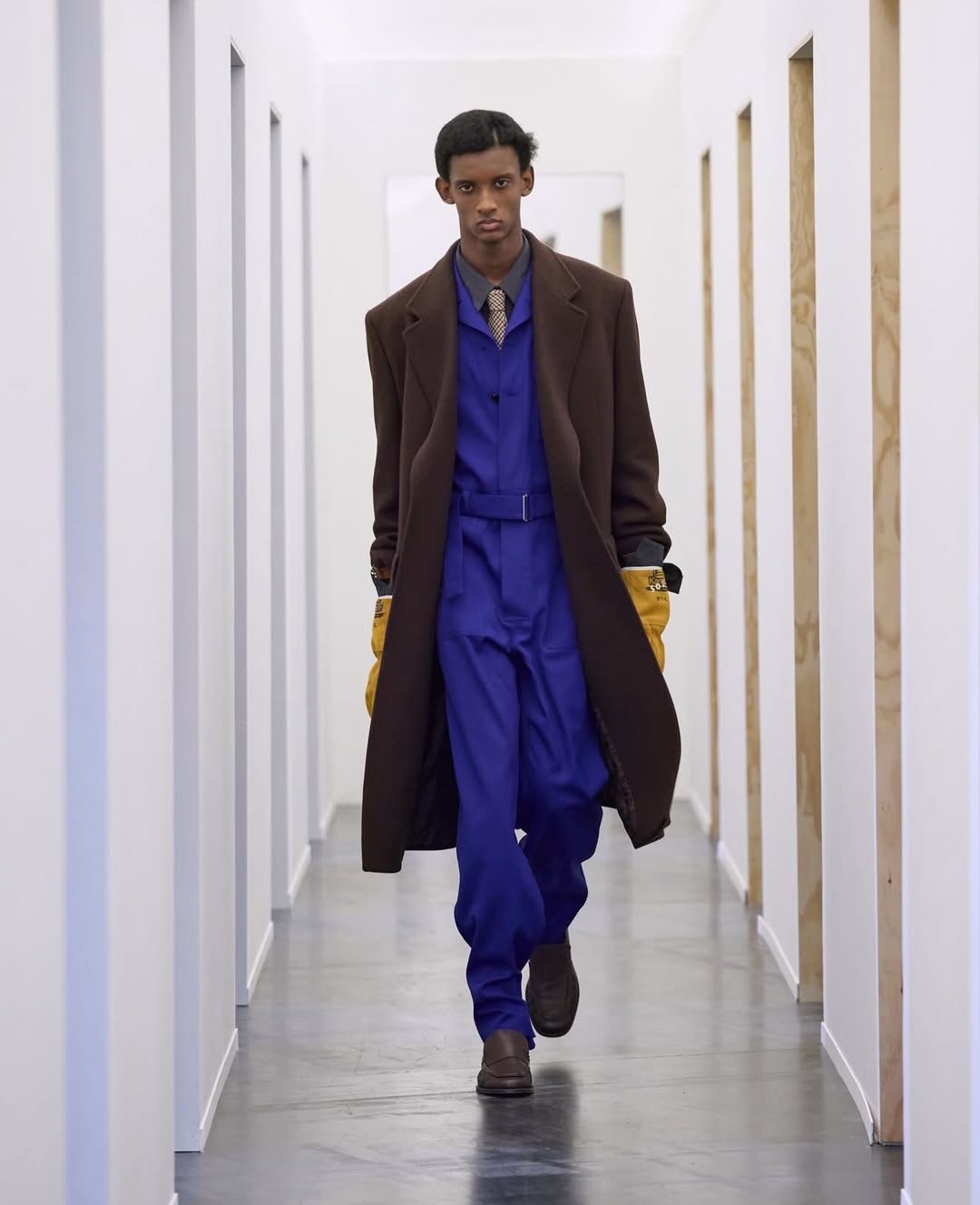 @solidhomme AW26 DUAL SHIFT
Styling: @reed_danny
Art Directing: @fosburyarchitecture
Photo: @lucatombolini
Casting: @shelleydurkancasting
Casting production: @simonericcomi @jamesmcoyne @alexisnegrin
Hair: @franziskapresche
Makeup: @minkimmakeup
Production: @withoutproduction
Music: @simonmparris