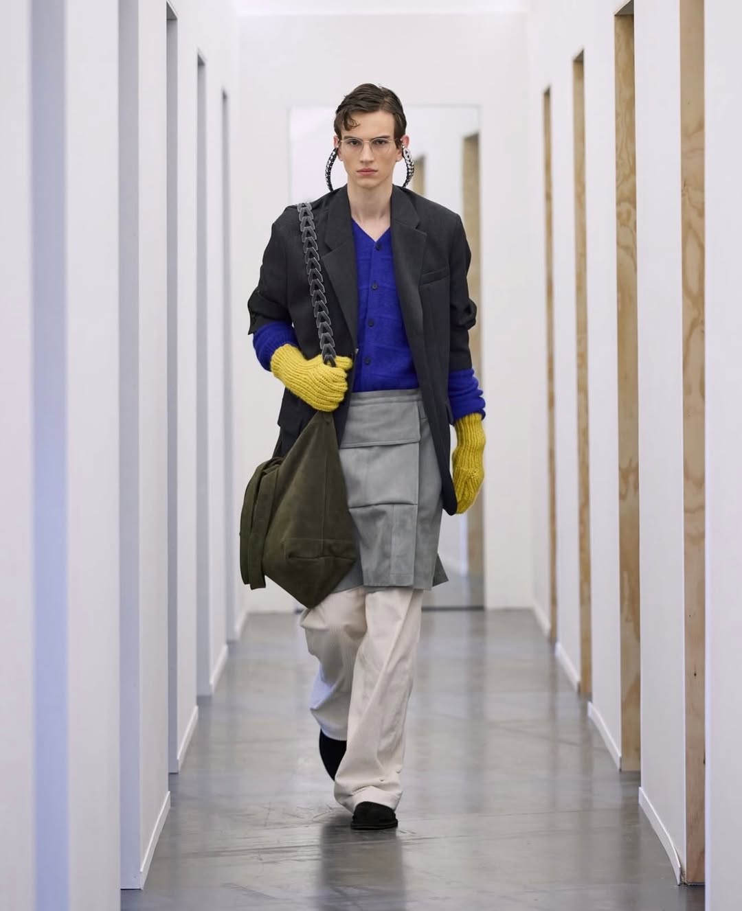 @solidhomme AW26 DUAL SHIFT

Styling: @reed_danny
Art Directing: @fosburyarchitecture
Photo: @lucatombolini
Casting: @shelleydurkancasting
Casting production: @simonericcomi @jamesmcoyne @alexisnegrin 
Hair: @franziskapresche
Makeup: @minkimmakeup
Production: @withoutproduction 
Music: @simonmparris