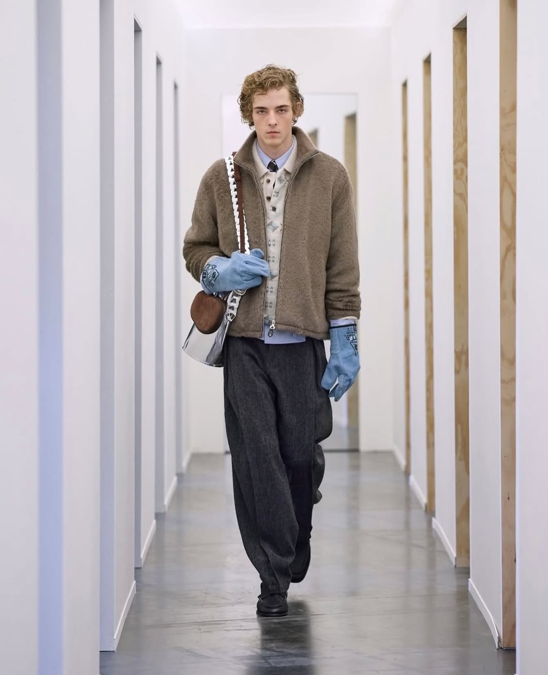 @solidhomme AW26 DUAL SHIFT

Styling: @reed_danny
Art Directing: @fosburyarchitecture
Photo: @lucatombolini
Casting: @shelleydurkancasting
Casting production: @simonericcomi @jamesmcoyne @alexisnegrin 
Hair: @franziskapresche
Makeup: @minkimmakeup
Production: @withoutproduction 
Music: @simonmparris