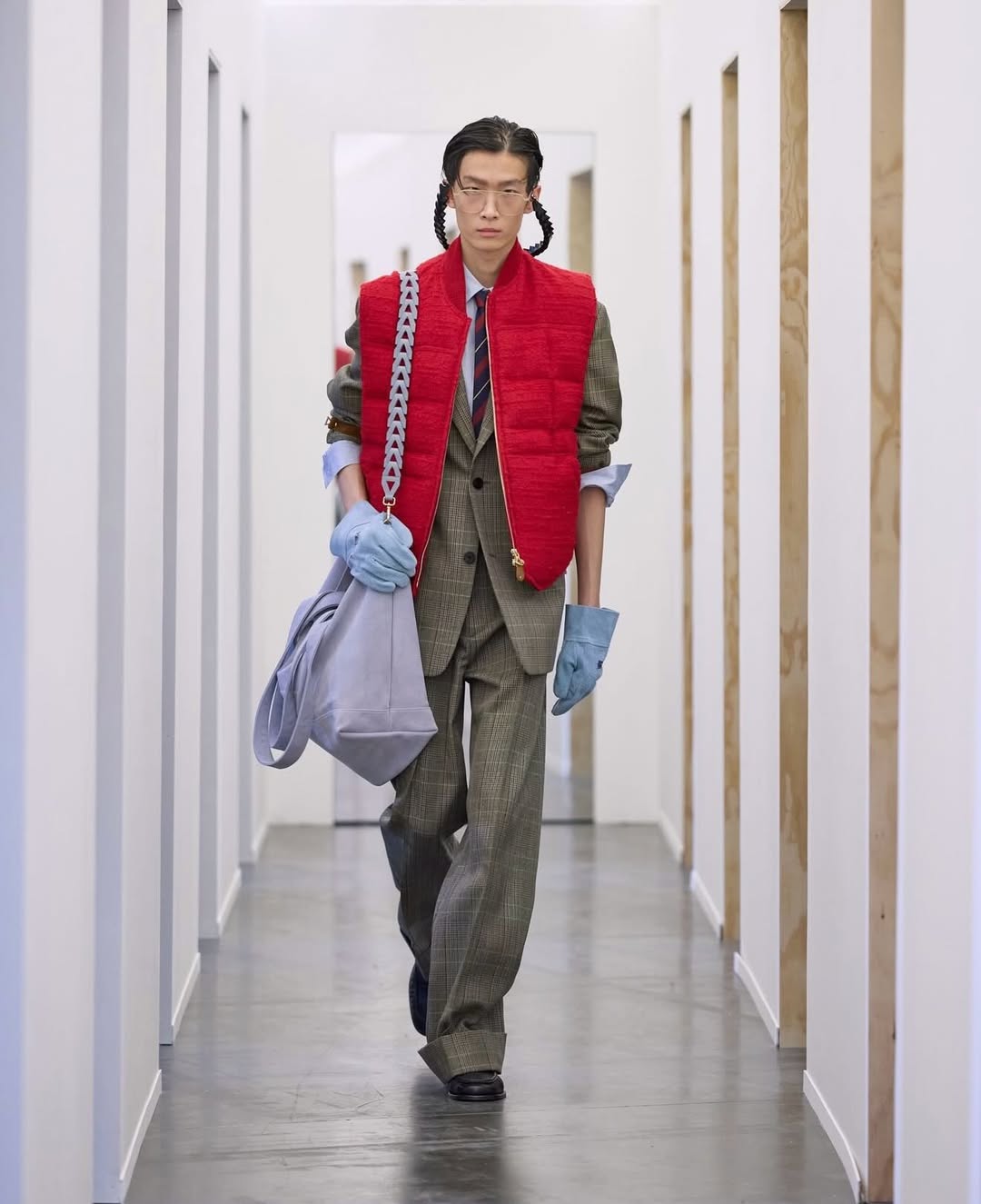 @solidhomme AW26 DUAL SHIFT
Styling: @reed_danny
Art Directing: @fosburyarchitecture
Photo: @lucatombolini
Casting: @shelleydurkancasting
Casting production: @simonericcomi @jamesmcoyne @alexisnegrin
Hair: @franziskapresche
Makeup: @minkimmakeup
Production: @withoutproduction
Music: @simonmparris