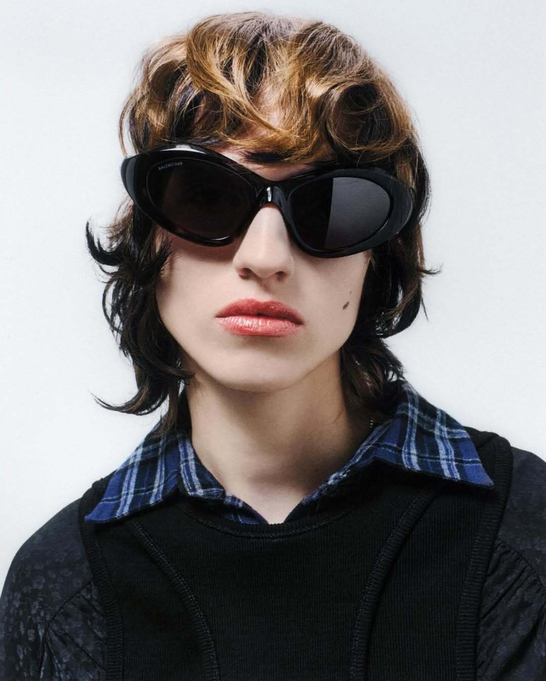 Mathieu Rainaud for D la Repubblica

In a recent issue of the Italian publication D la Repubblica, photographer Mathieu Rainaud was selected to shoot a special sunglasses editorial featuring the Balenciaga Eyewear SS25 collection.
The collection includes standout models, one with ultra-thin lenses that extend and wrap smoothly around the face; another with a silhouette inspired by Y2K athletic aesthetics; and a third, fully enveloping design crafted from a single mold that shields both the eyes and nose, each deeply rooted in the brand’s signature style.
Based in Paris, Mathieu Rainaud brings a distinctive blend of softness and minimalism to his work. His photography reflects a unique sensitivity, driven by a deep curiosity for the human experience and a desire to capture raw, authentic moments.

Creative Direction @drepubblicait
Photographer @mathieu.rainaud 
Styling @matteomaggini_
Hair @pierpaololaihair
Make Up @_miss_giulia_
Talent @femkelakenman @mulee_12.4 @nyanderi_deng
Post House @sheriff.projects
#sheriffprojects