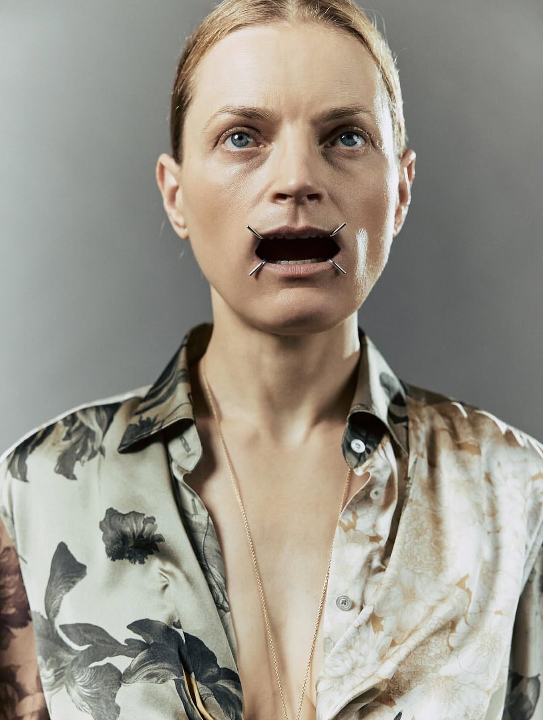 Maison Margiela Co-Ed SS26, Paris Fashion Week

At the recent Paris Fashion Week, Glenn Martens revealed his first ready-to-wear collection for Maison Margiela, following his debut at the Haute Couture show last July.
The collection immediately made an impression, notably with the four metal bars that stretched the models’ mouths, reminiscent of dental retractors, yet shaped in the brand’s iconic Four Stitches motif.
Tailoring was reinvented this season with innovative shoulder constructions, ultra-low-rise trousers, and jackets with tie closures. The runway also showcased striking textures: 16th-century floral wallpaper prints recreated on knitwear, tops made from fused and recycled vintage jewelry, silk jackets and coats fully coated in plastic for a waterproof effect, knitted plastic fabrics, and corsets and shoulder details on certain dresses.
For his debut show, Glenn Martens offered “fresh design ideas alongside reimagined and evolved pieces from the archives, crafted by the entire Maison Margiela team.”

Creative Direction @maisonmargiela @glennmartens
Styling @ursinagysi
Make Up @ingegrognard
Hair @garygillhair
Nails @cam.t.artist
Backstage Photographer @melanie_ramon 
Post House @sheriff.projects
#sheriffprojects