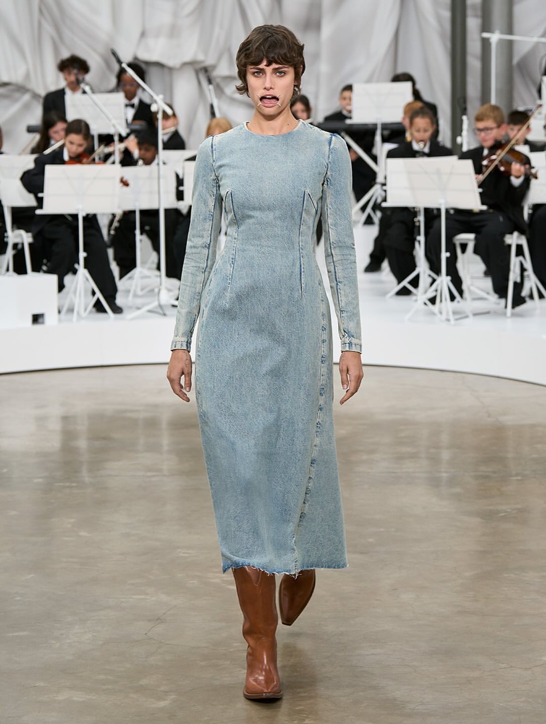 Maison Margiela Co-Ed SS26, Paris Fashion Week

At the recent Paris Fashion Week, Glenn Martens revealed his first ready-to-wear collection for Maison Margiela, following his debut at the Haute Couture show last July.
The collection immediately made an impression, notably with the four metal bars that stretched the models’ mouths, reminiscent of dental retractors, yet shaped in the brand’s iconic Four Stitches motif.
Tailoring was reinvented this season with innovative shoulder constructions, ultra-low-rise trousers, and jackets with tie closures. The runway also showcased striking textures: 16th-century floral wallpaper prints recreated on knitwear, tops made from fused and recycled vintage jewelry, silk jackets and coats fully coated in plastic for a waterproof effect, knitted plastic fabrics, and corsets and shoulder details on certain dresses.
For his debut show, Glenn Martens offered “fresh design ideas alongside reimagined and evolved pieces from the archives, crafted by the entire Maison Margiela team.”

Creative Direction @maisonmargiela @glennmartens
Styling @ursinagysi
Make Up @ingegrognard
Hair @garygillhair
Nails @cam.t.artist
Backstage Photographer @melanie_ramon 
Post House @sheriff.projects
#sheriffprojects