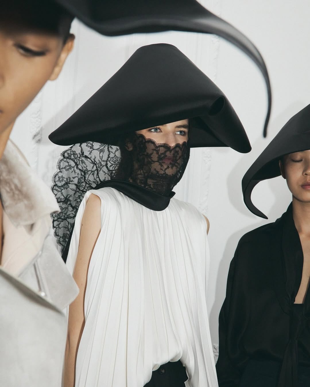 Dior SS26, Paris Fashion Week

During the latest Paris Fashion Week, Jonathan Anderson unveiled his first womenswear collection for Dior. The show opened with an Adam Curtis–directed short film projected on a pyramidal screen, tracing Dior’s creative legacy, from Christian Dior’s floral silhouettes to Galliano’s theatrical flair, while paying homage to Maria Grazia Chiuri’s artistic influence.
Models appeared from behind an open Dior archival box, wearing reimagined classics infused with Anderson’s postmodern, surreal touch. The opening look, a white dress echoing Dior’s 1952 “Cigale” design, set the tone with exaggerated bows and sculptural shapes. Throughout, Anderson intertwined his own aesthetic with the house’s heritage, blending historical drama with contemporary edge: peplum blazers paired with frayed denim, transparent gowns over nude bodysuits, and voluminous caban coats. Stephen Jones’s origami hats and rose-toe shoes completed a collection that elegantly bridged Dior’s past and Anderson’s avant-garde vision.

Creative Direction @dior @jonathan.anderson
Styling @benjaminbruno_
Make Up @peterphilipsmakeup
Hair @guidopalau
Backstage Photographer @mireia_deulofeu
Post House @sheriff.projects
#sheriffprojects