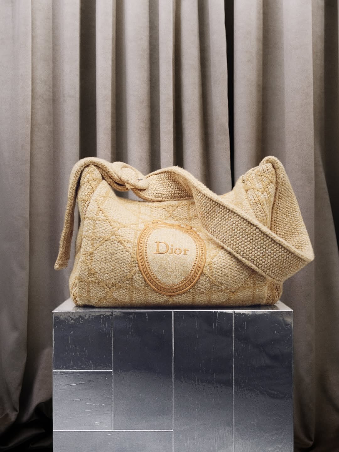 Dior Men’s Winter 2026-2027, Paris Fashion Week

Jonathan Anderson’s Winter 2026 collection extends the dialogue between history and opulence first introduced in Dior’s Spring–Summer 2026 season, enriched by a new set of influences. Modern flâneurs roam Paris in looks where formal tailoring meets outdoorwear, aristocratic codes collide with spontaneity, and masculine and feminine boundaries are joyfully blurred. Elongated jackets, shrunken blazers, Bar jackets, and precise tailoring coexist with brocade capes, military-inspired outerwear, and playful references to underwear.
Dressing becomes a game of bold, uninhibited associations, allowing heritage and modernity to meet with effortless freedom.

Creative Direction @dior @jonathan.anderson 
Styling @benjaminbruno_
Make Up @peterphilipsmakeup
Hair @guidopalau
Post House @sheriff.projects 
#sheriffprojects