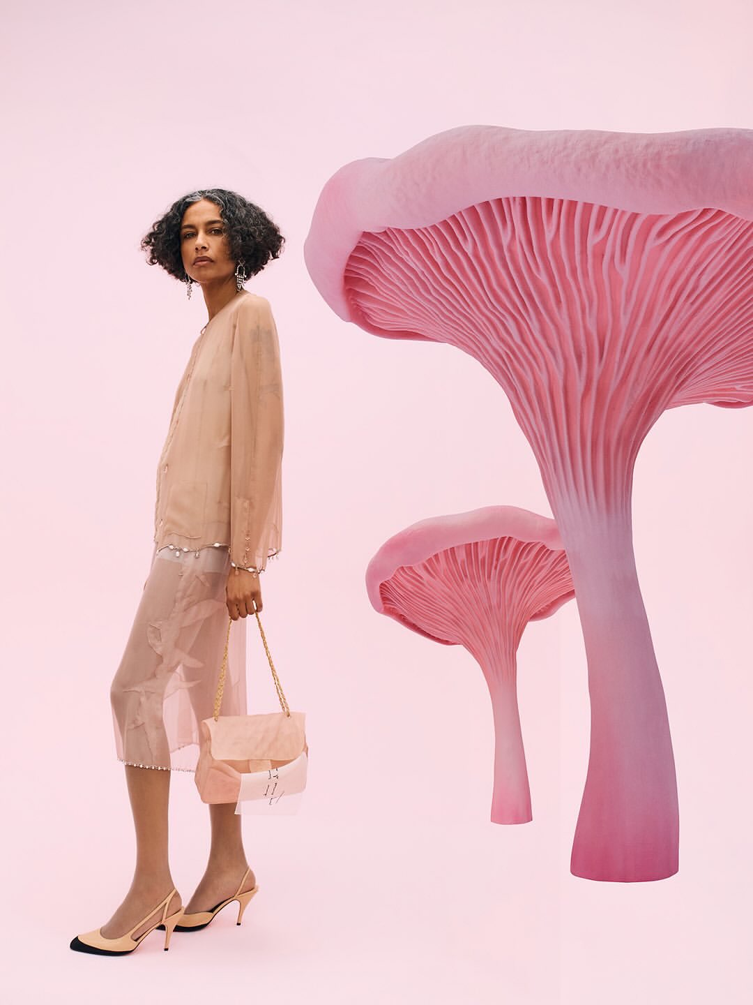 Chanel Spring Summer 2026 Haute Couture
For his debut Haute Couture collection, Matthieu Blazy redefines Chanel by placing the body and craft at the centre. Silk mousseline suits reveal inner details, blending transparency, movement and structure.
The collection evolves into a poetic exploration of nature, where silhouettes evoke birds through embroidery, pleating and layered textiles, created with the ateliers and artisans of le19M.
Balancing heritage codes with imagination, the show frames Haute Couture as a fleeting moment celebrating individuality, freedom and craftsmanship. Through reinterpretations of the iconic suit, the quilted bag, and emblematic touches like embroidery referencing N°5 and classic Chanel motifs, Blazy connects tradition and innovation in a distinctly Chanel way.
Creative Direction @chanelofficial @matthieu_blazy
Make Up @lucia_pieroni
Hair @duffy_duff
Photographer @louisethornfeldt @mariathornfeldt
Post House @sheriff.projects
#sheriffprojects