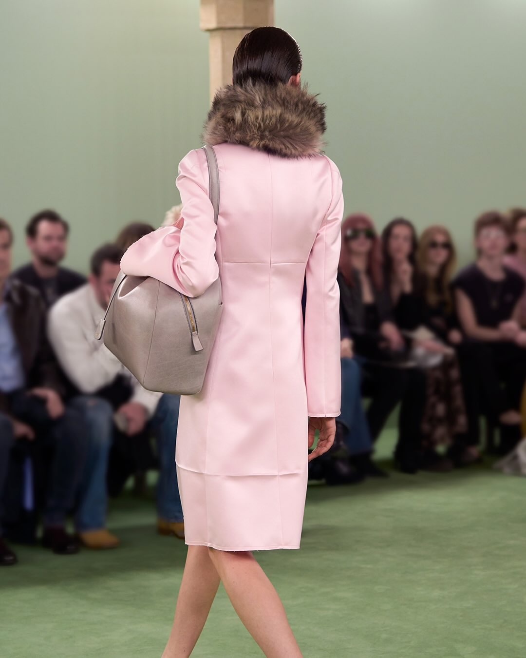 Acne Studios Women’s Fall Winter 2026
During the last Paris Fashion Week, Jonny Johansson presented Acne Studios’ Fall/Winter 2026–2027 collection, exploring bourgeois dressing through subtle distortion.
Pleated midi skirts, checked suits, and precise blazers were carefully skewed, proportions elongated, textures shifted, silhouettes slightly unsettled. Tailoring remained sharp yet softened at the edges, creating a sense of controlled instability within familiar forms. Familiar garments were recalibrated, oscillating between heritage and subversion, comfort and unease. Acne Studios proposed a bourgeoisie reimagined for a contemporary era, where elegance is provisional and the familiar becomes intriguingly strange.
Creative Direction @acnestudios
Styling @tamararothstein1
Make Up @ingegrognard
Hair @anthonyturnerhair
Post House @sheriff.projects
#sheriffprojects