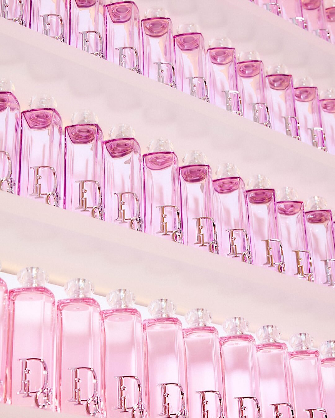 Dior Addict with Anya Taylor-Joy and Willow Smith

Anya Taylor-Joy, Jisoo and Willow Smith extend their collaboration with Dior through the Dior Addict lip oil & fragrance line. Already associated with the House’s makeup, they now embody its olfactory direction.
Conceived by Francis Kurkdjian, the new variations are designed as distinct expressions, each reflecting a different tone and sensibility.
The project also establishes a dialogue with the Dior Addict Lip Glow Oil, developed under the creative direction of Peter Philips, linking fragrance and makeup within a unified approach.
Through these three figures, Dior continues to articulate its contemporary positioning, at the intersection of image, identity and sensory expression.

Creative Direction @diorbeauty
Talent @anyataylorjoy @willowsmith
Post House @sheriff.projects
#sheriffprojects