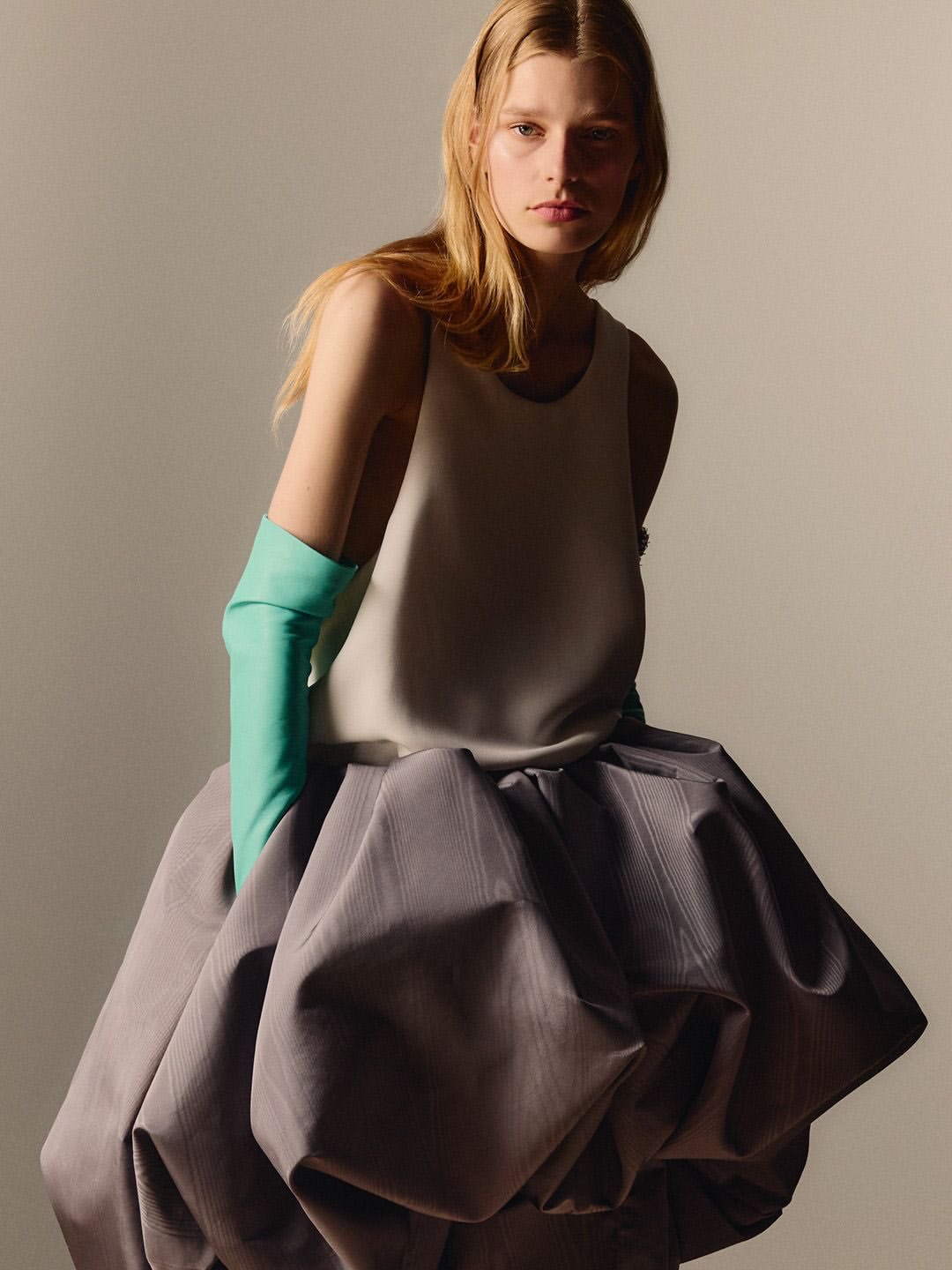 Balenciaga 55th Couture Collection

For his debut Haute Couture collection at Balenciaga, Pierpaolo Piccioli returns to the House’s foundations: silhouette, volume, and architectural precision. A dialogue between heritage and innovation unfolds through sculptural forms, the reinterpretation of Cristóbal Balenciaga’s iconic neo-gazar, and the introduction of pioneering materials such as AMSilk. Between lightness and structure, fragility and strength, each creation explores the body as a living architecture. Feathers become form, embroidery becomes construction, and couture transcends clothing to become a study in movement, proportion, and emotion.

Creative Direction @balenciaga @pppiccioli
Photographer @casperkofi

Thank you Balenciaga team for your trust
@lulafortuna @joaquimlefox

Post House @sheriff.projects
Head of Project @lauriecastillan
Post Producer @gwen_rkn 
#sheriffprojects