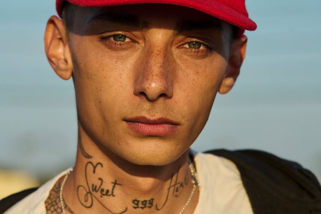 @vans is a great Californian brand that has always stood for free expression and the culture that shapes the street. More select images from this massive shoot captured by @mattjonesphotography_ and his team.

Grateful for the partnership and trust, and for a brand that continues to champion originality and the communities that keep culture moving.

Stylist: @dianne Garcia
Production: Sheriff Production @sheriffproduction X Walter Schupfer Management @walterschupfermanagement 

Vans Team:
@drieke3ke Leenknegt, @biancarichter11 Richter, Oz Gotsman, Simon Wainwright, Mira Mednik, Jordan Minardi, Ricci Bostick, Jonathan Bauder, Paula Olszewska, and Katie Reed.

Creative collaborators

@blossomberkofsky (2nd Shooter)
@frankapollonio (DP – Environment)
@joecohenfilms Cohen (DP – Ecomm)
@dianne Garcia (Stylist)
@anniirose (Set Design)

And of course, our incredible youth, teen, and adult cast who brought the energy every single day over 8 days of shooting. Thank you for the trust, the collaboration, and the chance to create something this ambitious together. More to come.

#vans #productioncompany #losangeles #shoe #apparel