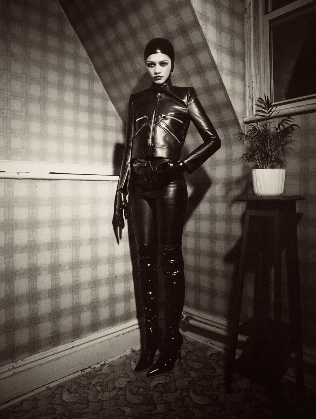 Robert Pattinson & @zendaya kick off their press t...