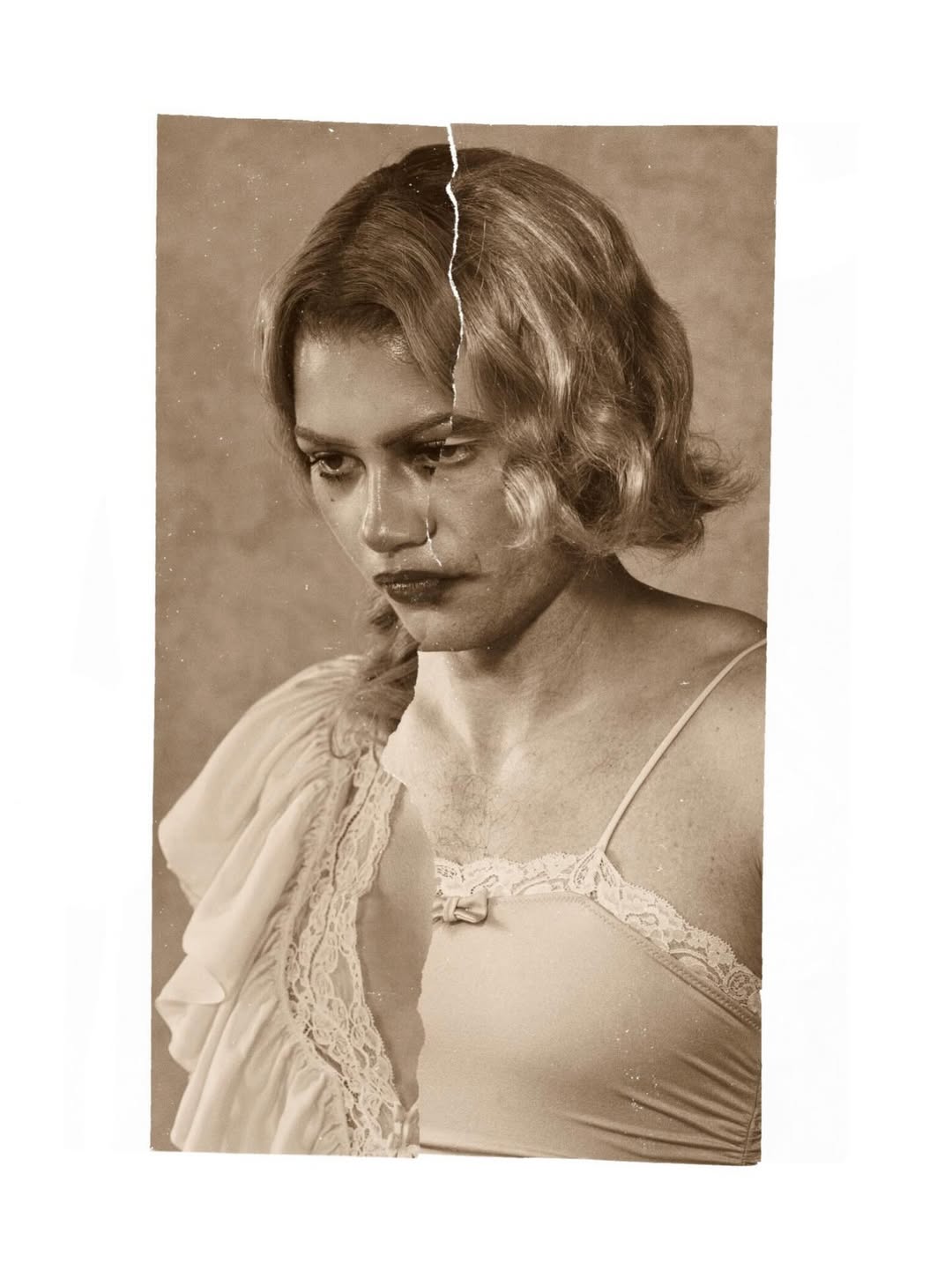 Robert Pattinson & @zendaya kick off their press t...