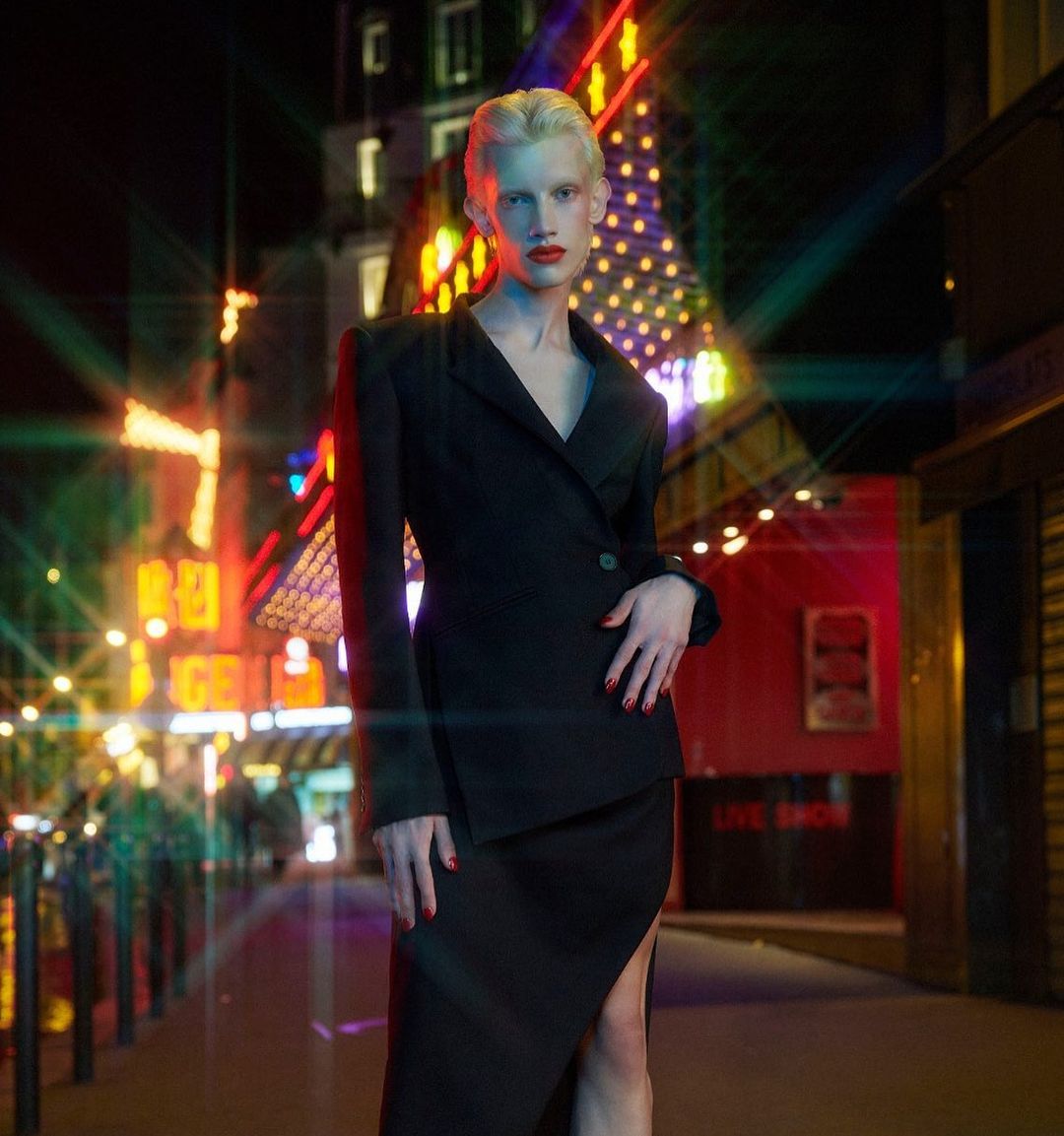 SILHOUETTE |  Dec. 22