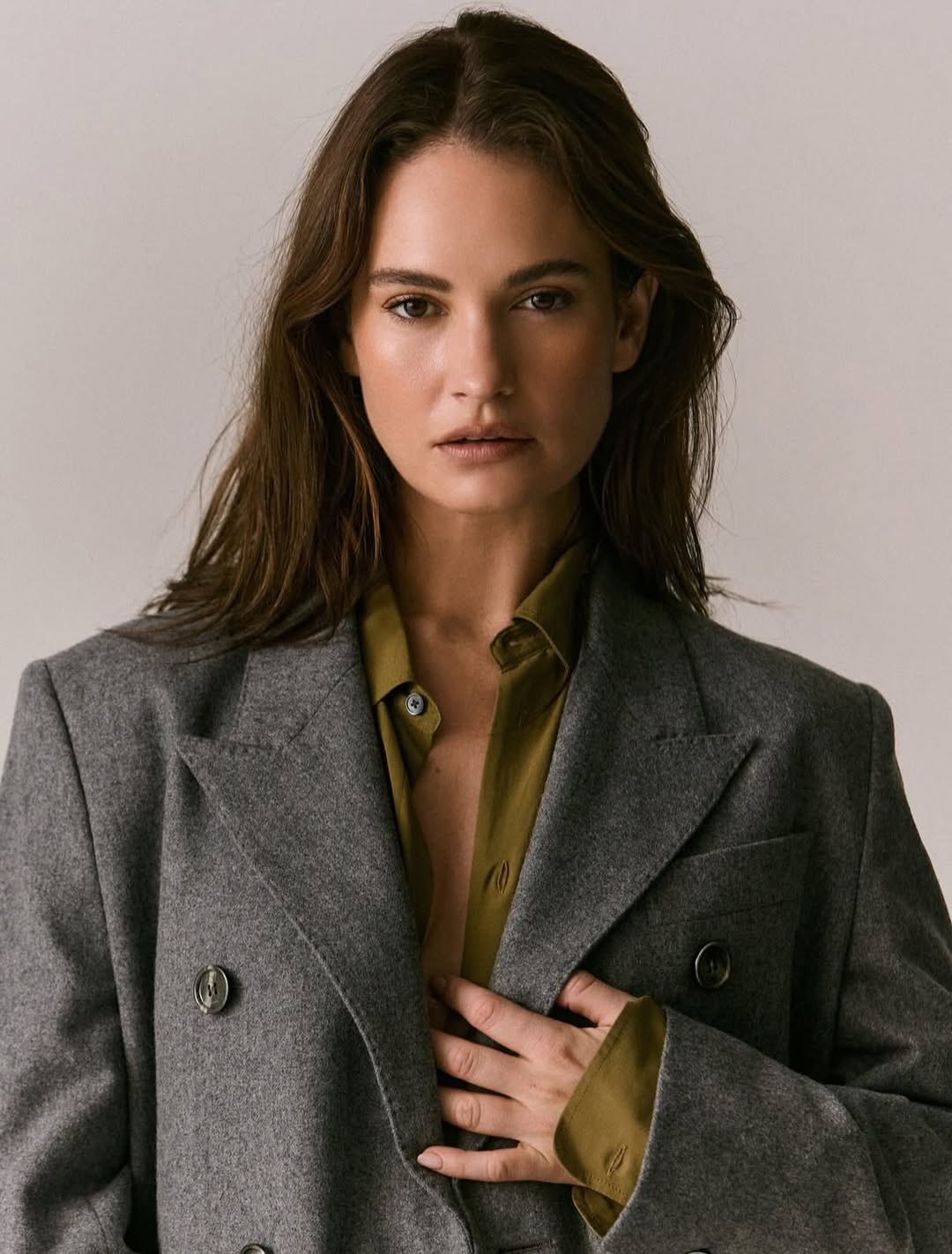 @lilyjamesofficial shot by @pipbourdillon for @telegraph in Studio 1 🌻

Director of Photography @andygreenacre_
Styling @rebeccacorbinmurray
Hair @dayaruci
Makeup @francescaabrahamovitch
Nails @michelleclassnails
Photo assist @henryjhewitt
Retouch @nadiaselander
Layout and design @miss_malby

#shootatstreet