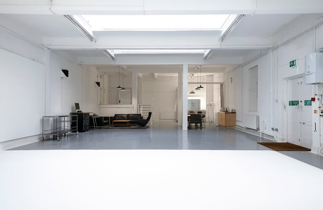 Take a look around - Studio 3 - Our largest studio with ground floor access through a self-contained courtyard, which can be used as a shoot space or for private parking. Studio 3 has our largest infinity cove with a sidewall, ample client space, styling area and kitchen area

Link in bio

For booking enquires please contact production@streetstudios.co.uk

#shootatstreet