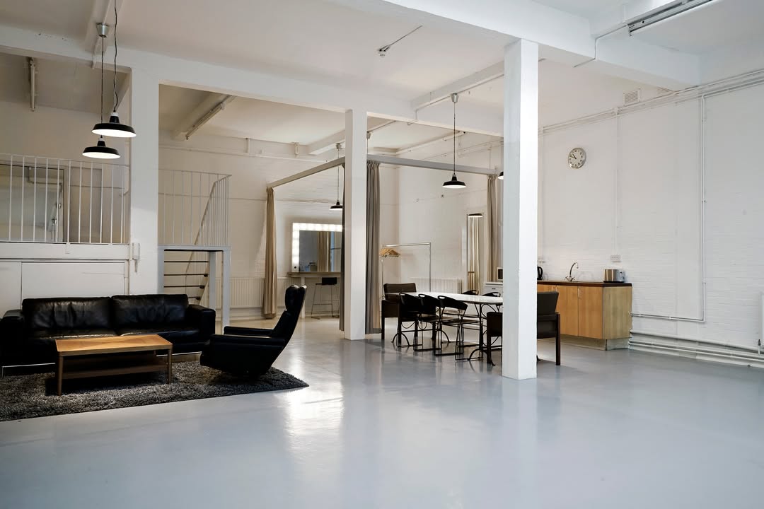 Take a look around - Studio 3 - Our largest studio with ground floor access through a self-contained courtyard, which can be used as a 
shoot space or for private parking. Studio 3 has our largest infinity cove with a sidewall, ample client space, styling area and kitchen area

Link in bio

For booking enquires please contact production@streetstudios.co.uk

#shootatstreet