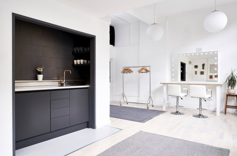 Take a look around Studio 2 ☀️ Our brightest daylight studio located on the top floor boasting natural light from North and South facing windows either side of a large infinity cove.Complete with a white painted wooden floor, client seating area and a large separate styling area including shower and hair backwash, private bathrooms and access to a terrace which can be used as a shoot space.

Link in bio

For booking enquires please contact production@streetstudios.co.uk

#shootatstreet