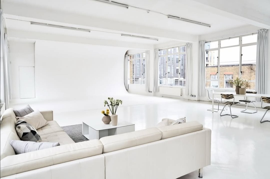 Take a look around Studio 2 ☀️ Our brightest daylight studio located on the top floor boasting natural light from North and South facing windows either side of a large infinity cove.Complete with a white painted wooden floor, client seating area and a large separate styling area including shower and hair backwash, private bathrooms and access to a terrace which can be used as a shoot space.

Link in bio

For booking enquires please contact production@streetstudios.co.uk

#shootatstreet