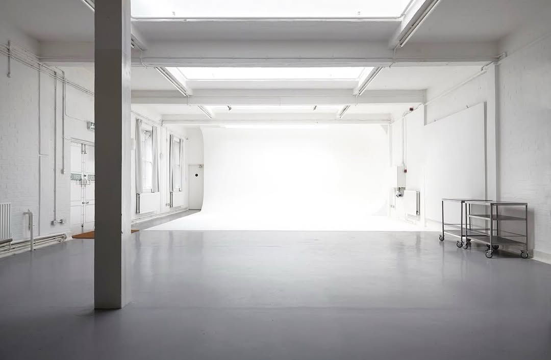Take a look around - Studio 3 - Our largest studio with ground floor access through a self-contained courtyard, which can be used as a shoot space or for private parking. Studio 3 has our largest infinity cove with a sidewall, ample client space, styling area and kitchen area
Link in bio
For booking enquires please contact production@streetstudios.co.uk
#shootatstreet