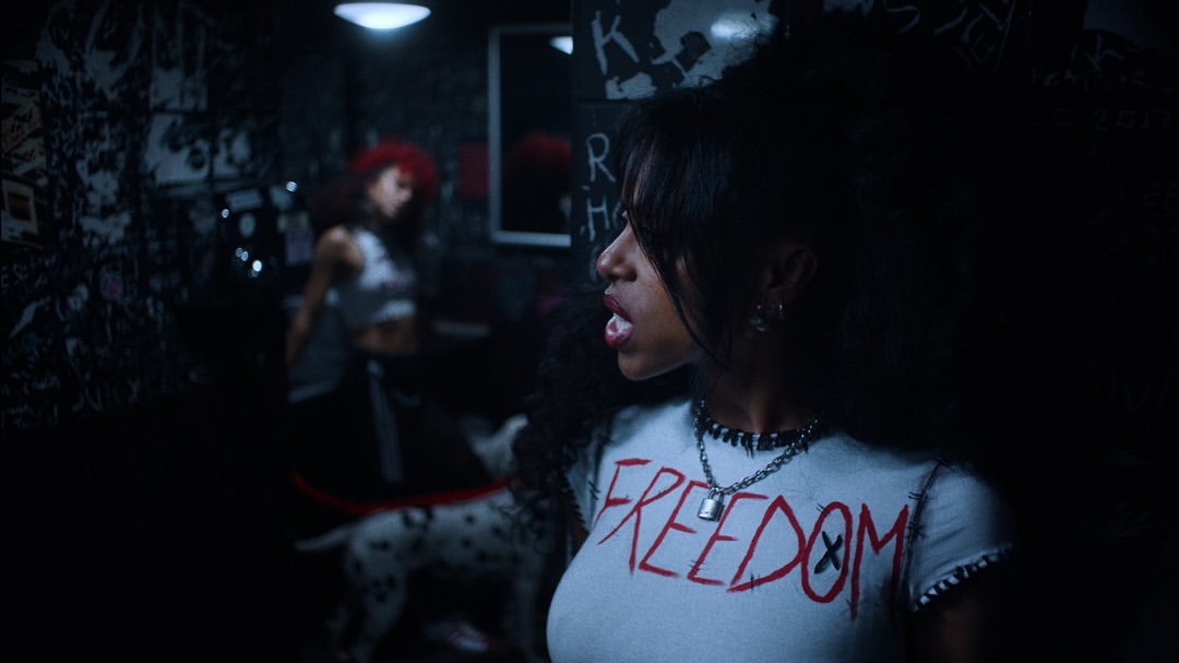 Nova Twins ‘N.O.V.A’ @novatwinsmusic  

Directed by Charlie Rees
Grade by Jules

Director: @charliefuego
DoP: @billyykendall
Production Company: @ramshackle.productions
Producer: @thedanmatthews
Production Manager: @frejahwallin
1st AD: @kashmanharris
2nd AD: @melisaery
DoP’s Agent: @rachaelgtaylor @itg_btl
Styling: @badstitchesofficial
MUA: @novatwinsmusic
Art Director: @sholtss & @charlottebrason
Editor: @leahamanda_
Offline House: @finalcutedit
Offline Producer: nikkiporter76
Offline Assist: @carterjclarkefilm
Sound Design: @lukeisom
VFX: @dir.domq @thisandthatmedia

Post Production: @studio__rm
Executive Producer: @mikecoley_culkin
Post Producer: @ellahill.jpg
Grade: @juleswcolour

#ColourGrading #PostProduction