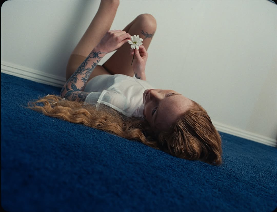 Photogenics ‘I Am Photogenics’ 
 
Directed by Nick Sokoloff  
Grade by Myles 
 
Credits: 
Director: @nicksokoloff  
Creative Direction: @mdjcreative of @photogenicsla  Producers: @byechristo  CD: @mdjcreative  DP: @embo920  Production Design: @thegnarleymarley  Set Design / Art Director: @notjackhahn  1st AC: @hannahannahlee  2nd AC: @nemoiistriikes  Gaffer: @evancroker  Key Grip: @valtabianjr  Wardrobe: @mdjcreative  Wardrobe Assist: @amiah.joy  Lead HMU: @nicolemaguire_  HMU Assist: @kaywamser  HMU Assist: @carisadoesitall  Editing + Sound Design: @liamvodehnal  Music and Mix: @thompringle  VFX: @adanenhauer   Production Assistant: @yerbua_r, Martin Moreno, @kenzieshulman 
 
Post Production: @studio__rm 
Executive Producer: @mikecoley_culkin 
Post Producer: @lovelomasmile 
Grade: @m.y.l.e.s 
Grade assist: @zmaller 

#ColourGrading #PostProduction