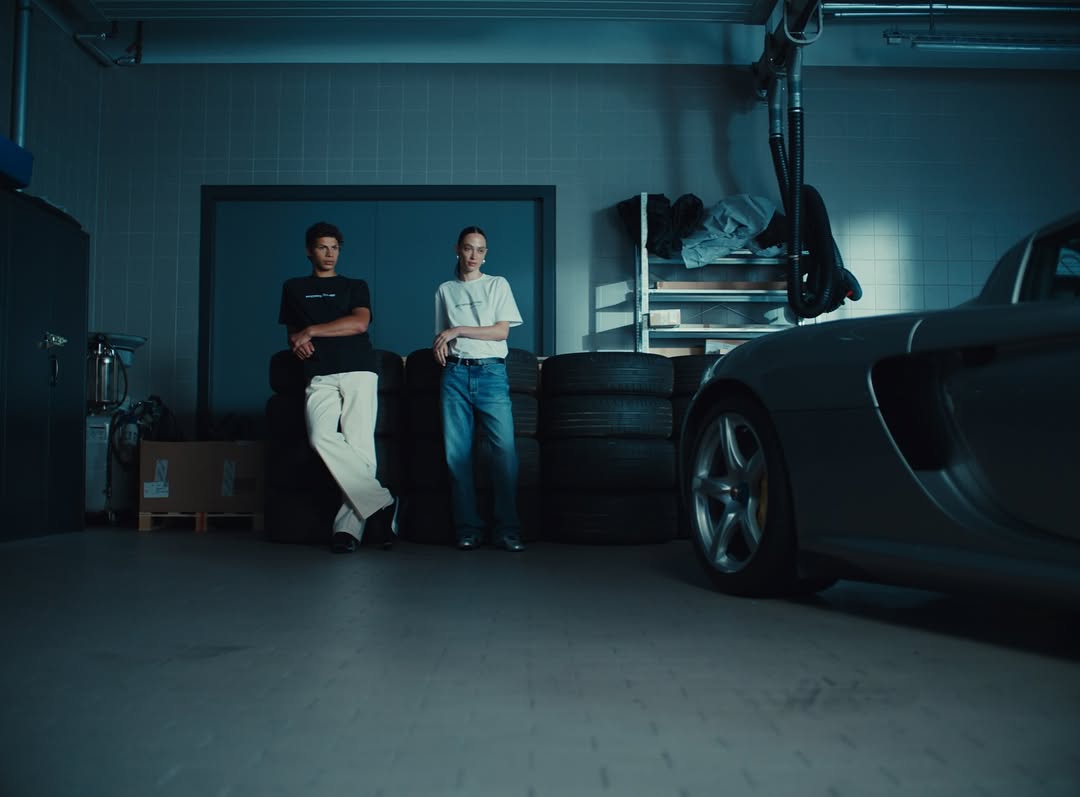 Porsche, Carrera GT

Directed by Eliel Ford
Grade by Myles 

Credits:
Director: @elielford
DOP: @embo920
Production:  @iconoclast.tv @rorodrai @maeva_tenneroni @alexisdelanoue @veronika.fuerthauer
Creative Director @arthurkar
Edited by @nathanmrodgers @cabinedit
Music + Sound Design by @wearecitizenmusic

Studio RM Team
Executive Producer: @mikecoley_culkin 
Post Producer: @lovelomasmile 
Grade: @m.y.l.e.s 

#ColourGrading #PostProduction