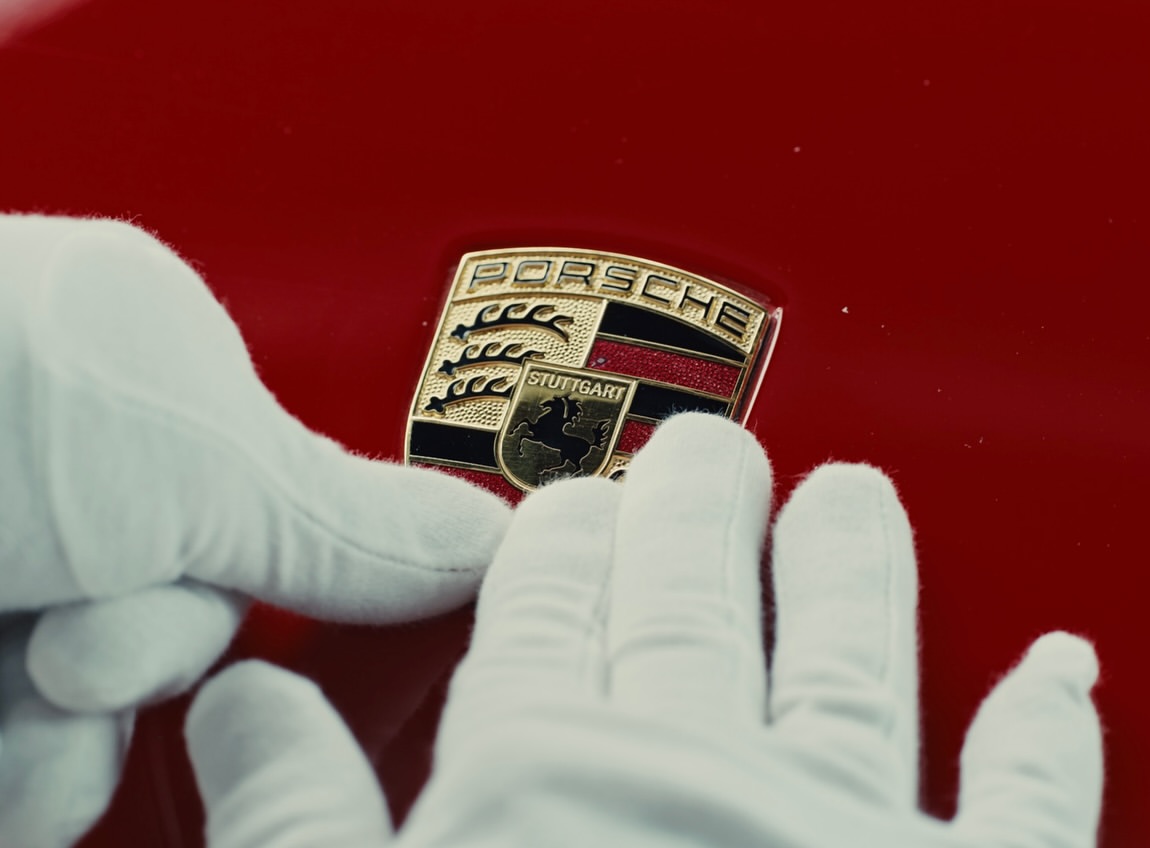 Porsche, Carrera GT

Directed by Eliel Ford
Grade by Myles 

Credits:
Director: @elielford
DOP: @embo920
Production:  @iconoclast.tv @rorodrai @maeva_tenneroni @alexisdelanoue @veronika.fuerthauer
Creative Director @arthurkar
Edited by @nathanmrodgers @cabinedit
Music + Sound Design by @wearecitizenmusic

Studio RM Team
Executive Producer: @mikecoley_culkin 
Post Producer: @lovelomasmile 
Grade: @m.y.l.e.s 

#ColourGrading #PostProduction