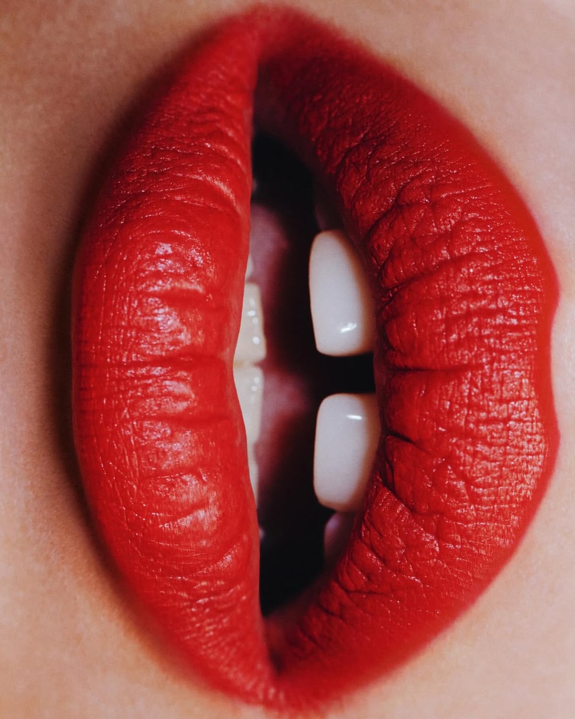 Harvey Nichols, Holiday ’25 Campaign

Photographed by Drew Vickers
Retouching by us 

Credits:
Photographer: @drewvickers
Fashion Editor & Creative Director: @kphelan123
Art Direction: @assemblylondon
Production: @bellhouseltd
Retouching & Post Production: @studio__rm

#Retouching #PostProduction