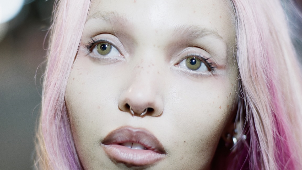 FKA twigs, Love Crimes

Directed by Jordan Hemingway
Grade by Myles

Credits:
Director: @jordan_hemingway
Production: @objectandanimal 
Producer: @rachel_travers
Digital Art Director: @sinisaaaaa
Offline: @13editinguk

Studio RM Team:
Executive Producer: @mikecoley_culkin
Post Producer: @lovelomasmile 
Grade: @m.y.l.e.s

#ColourGrading #PostProduction