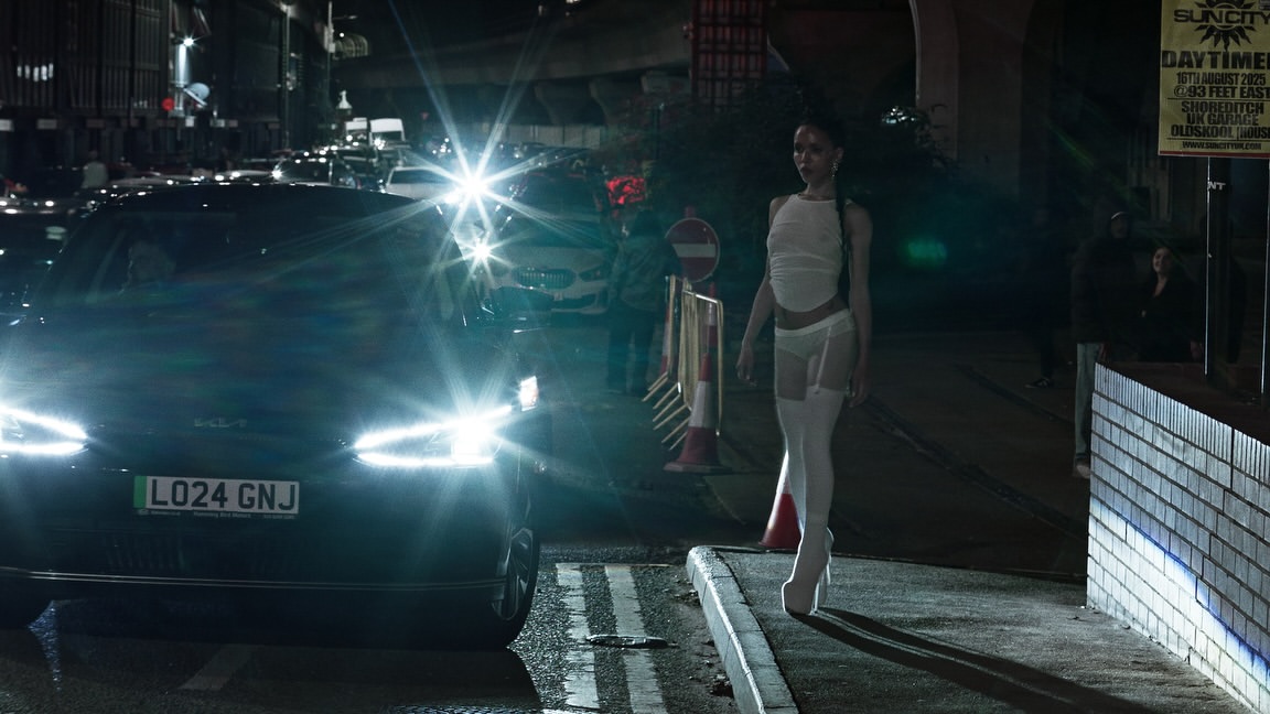 FKA twigs, Love Crimes

Directed by Jordan Hemingway
Grade by Myles

Credits:
Director: @jordan_hemingway
Production: @objectandanimal 
Producer: @rachel_travers
Digital Art Director: @sinisaaaaa
Offline: @13editinguk

Studio RM Team:
Executive Producer: @mikecoley_culkin
Post Producer: @lovelomasmile 
Grade: @m.y.l.e.s

#ColourGrading #PostProduction