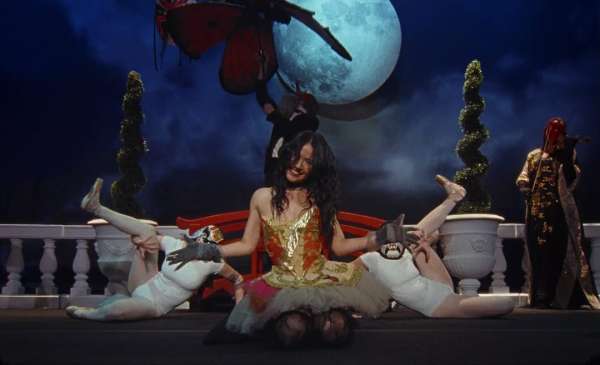 Night at the Opera by @its.emei 👺👺👺👺👺👺